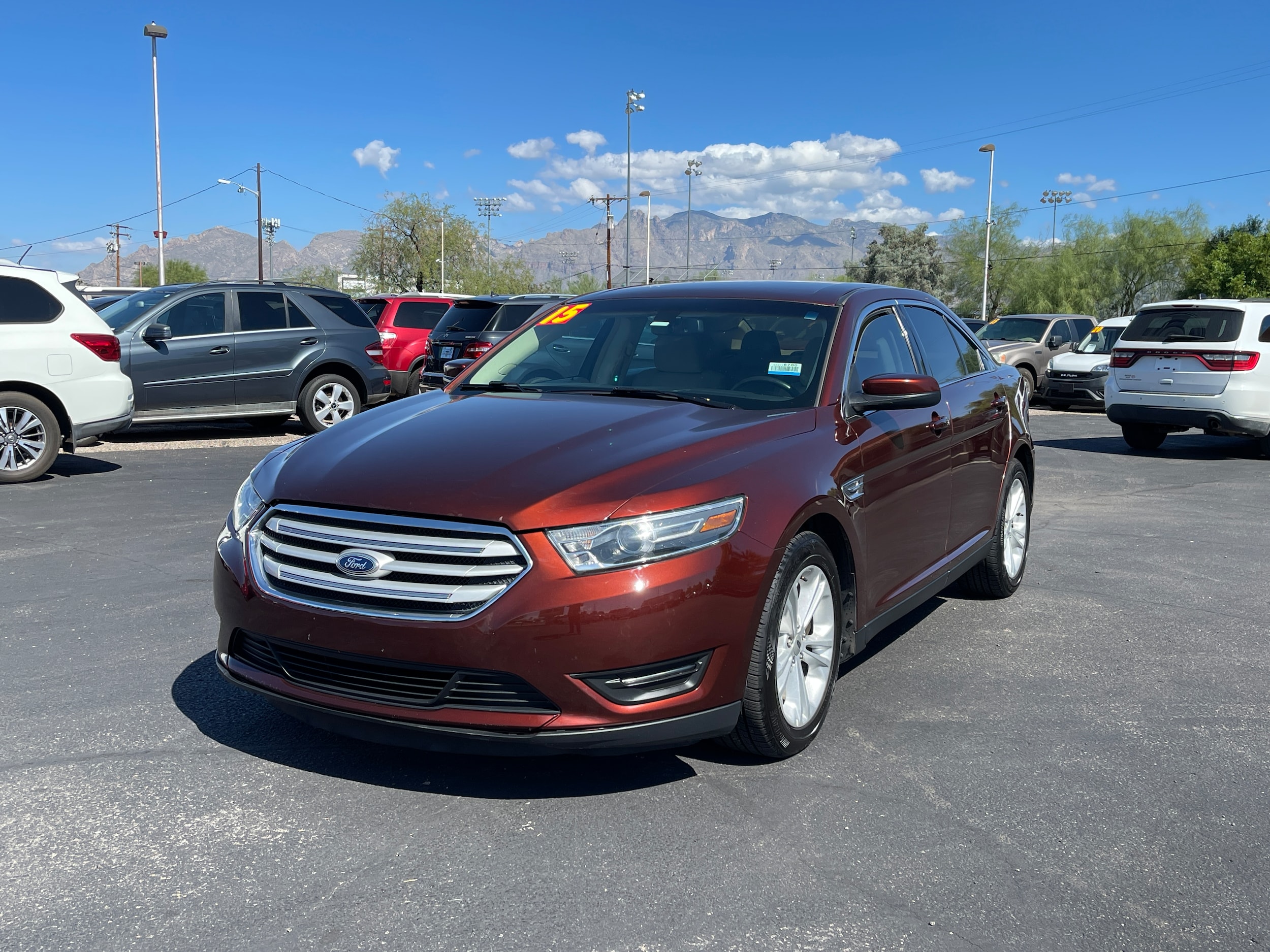 2015 Ford Taurus SEL's photo