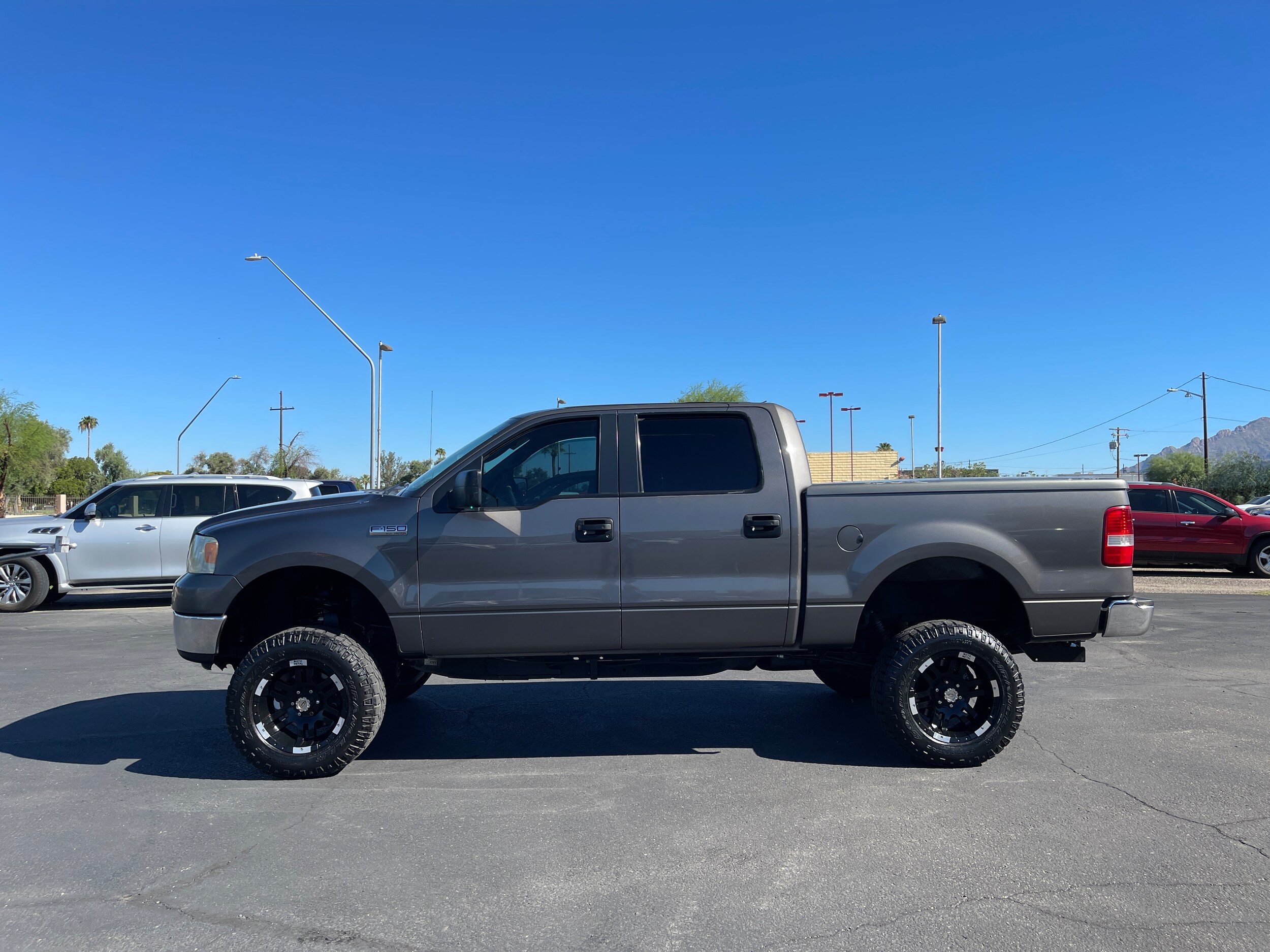 2005 Ford F-150 XLT photo 2