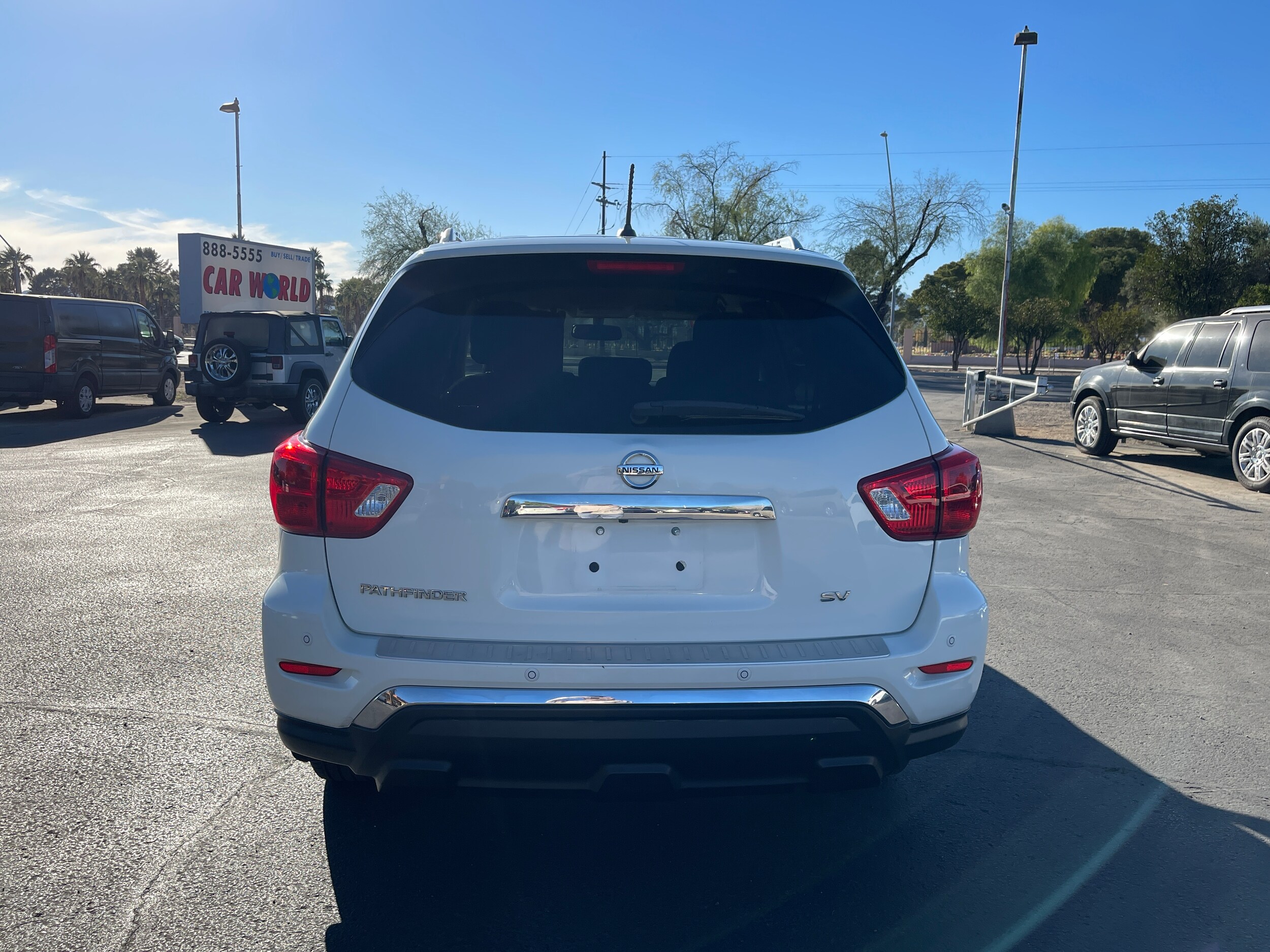 2018 Nissan Pathfinder SV photo 4