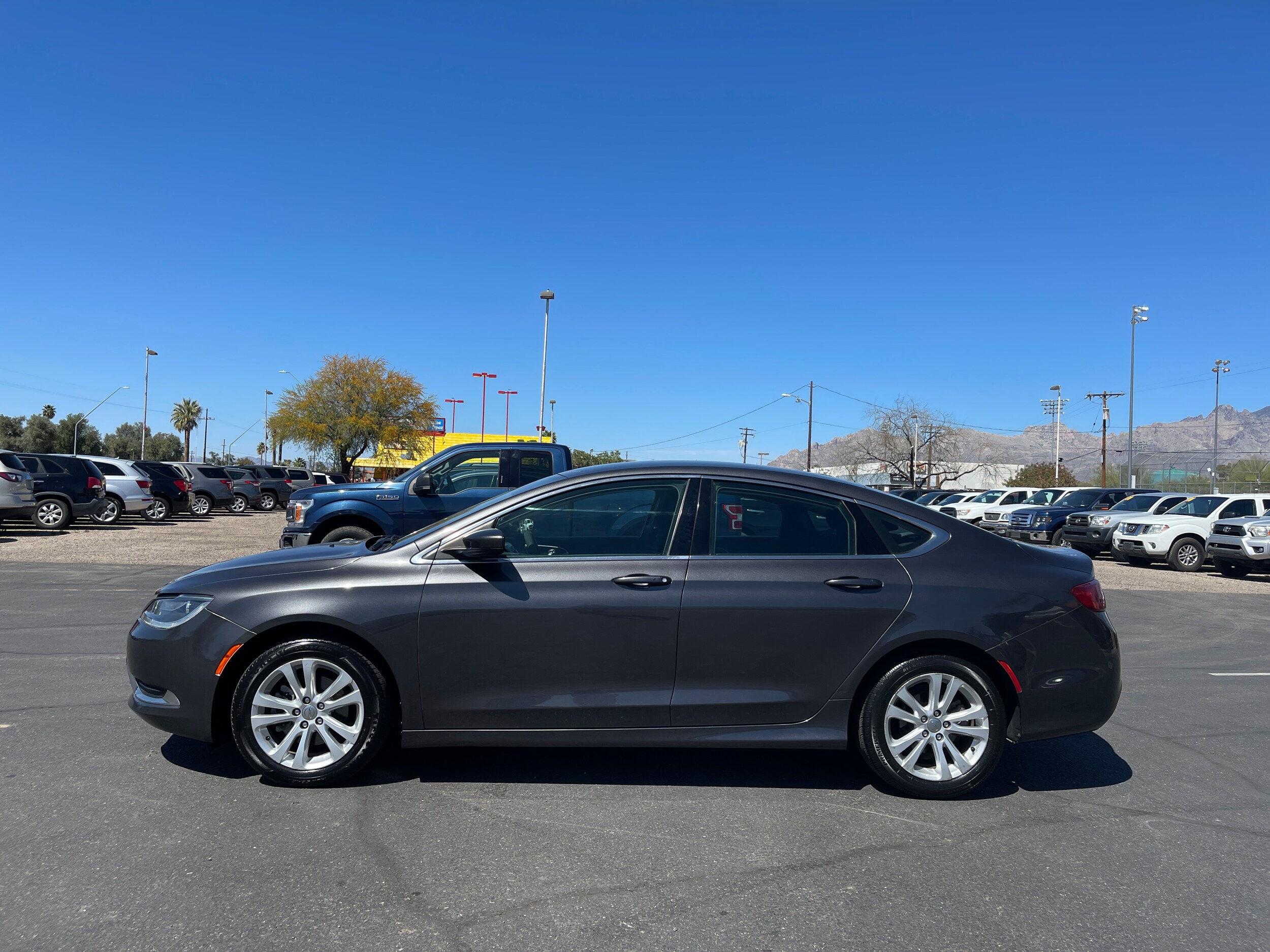 2016 Chrysler 200 Limited photo 2