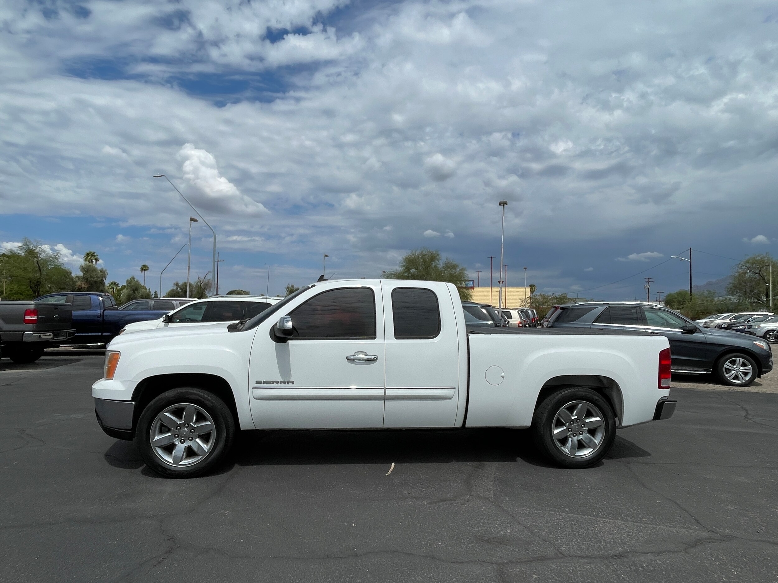 2012 Gmc Sierra 1500 SLE photo 2
