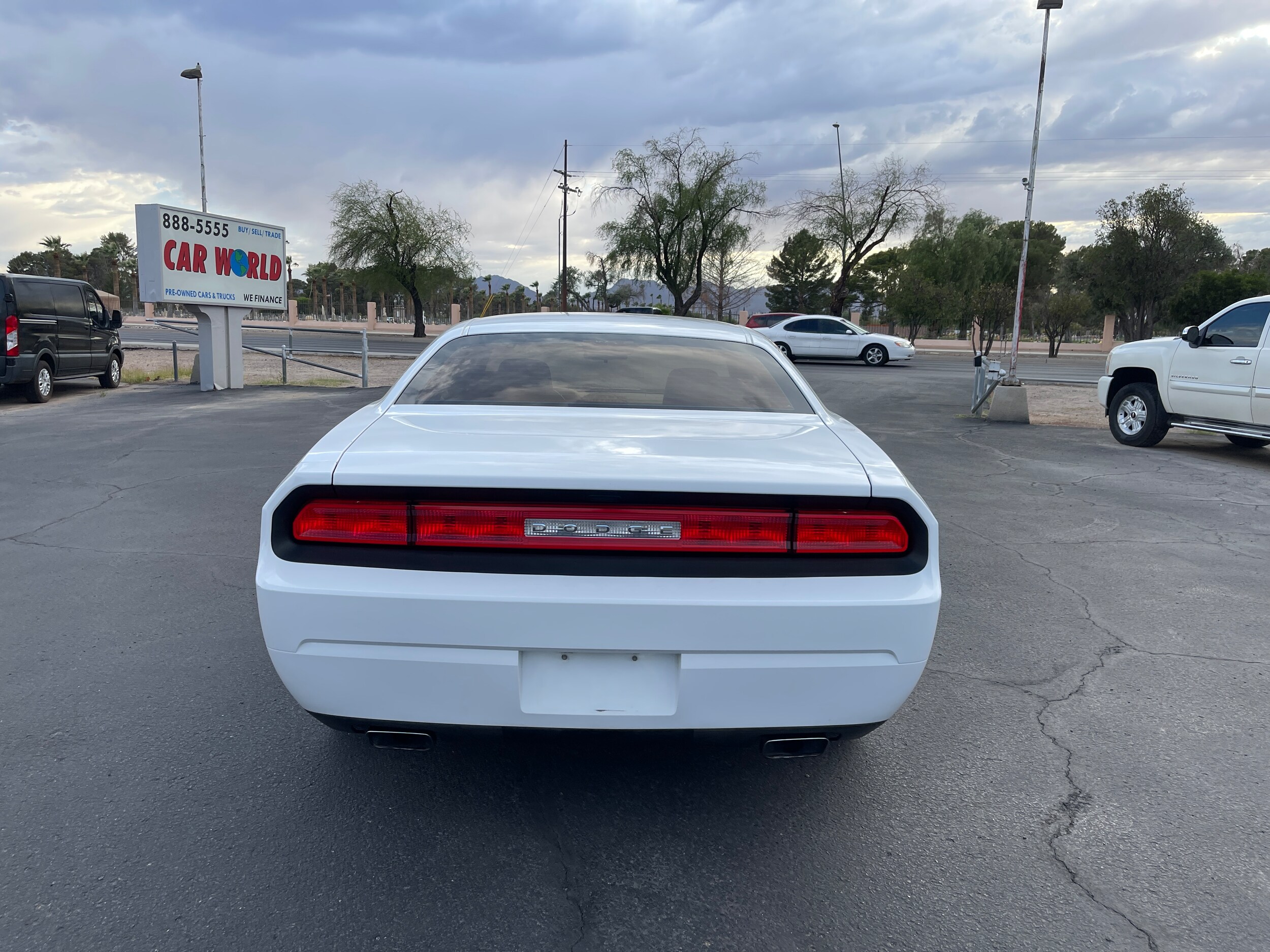 2012 Dodge Challenger SXT photo 4