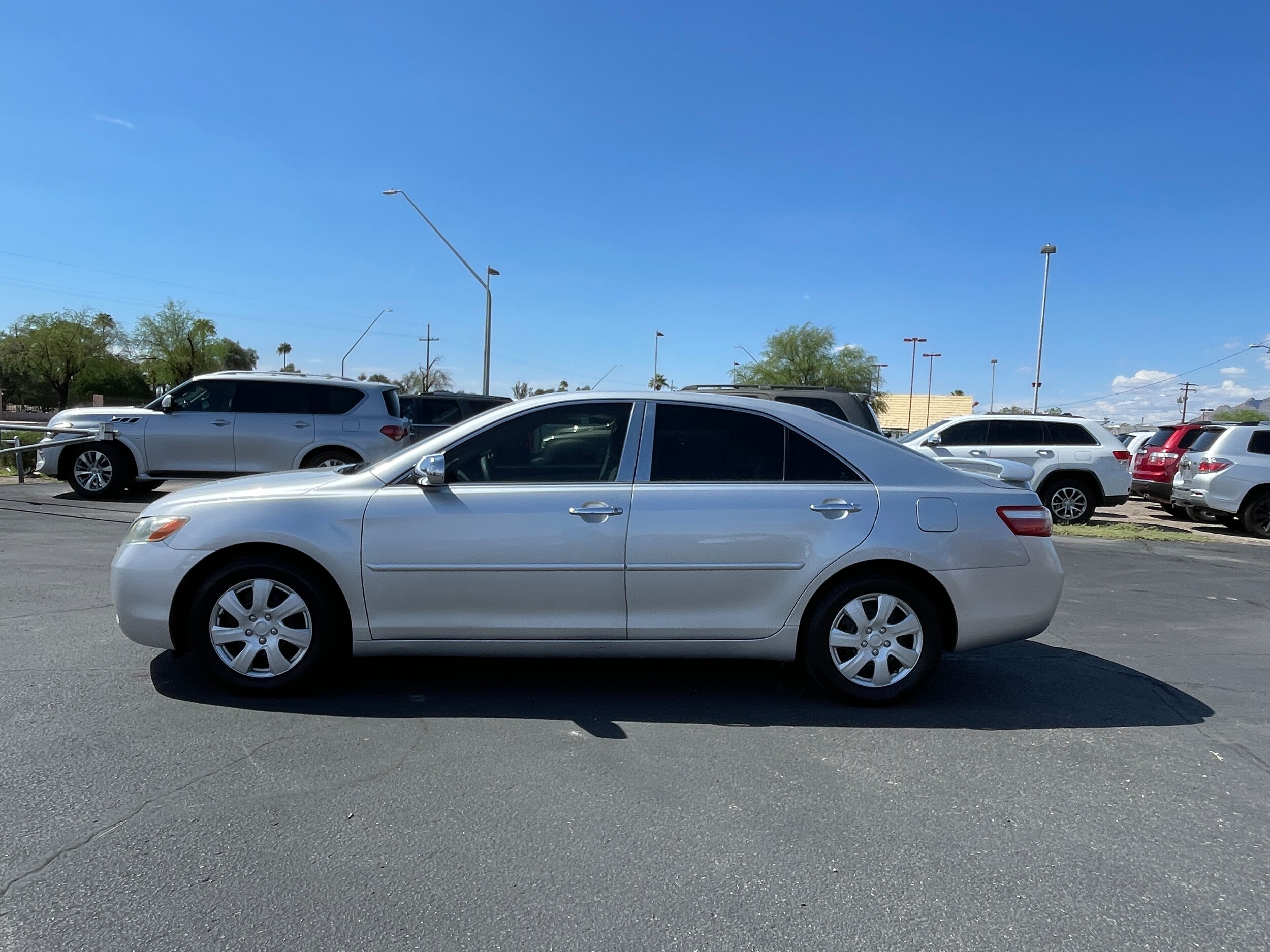 2009 Toyota Camry LE photo 2
