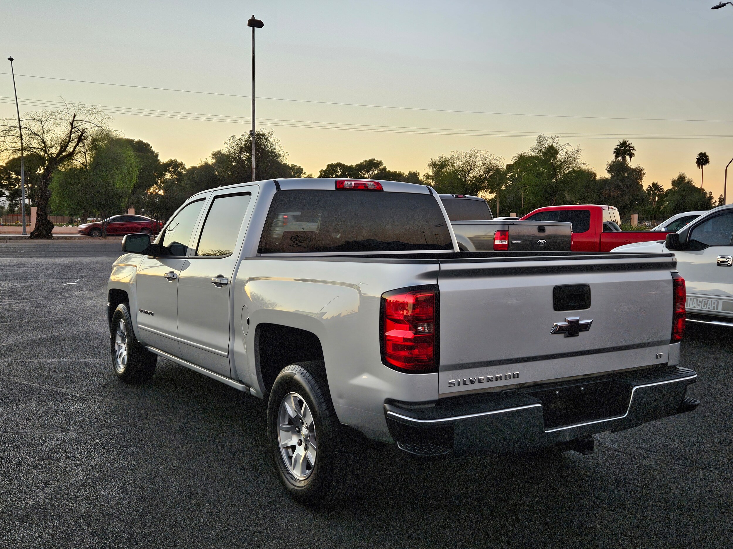 2016 Chevrolet Silverado 1500 LT photo 3