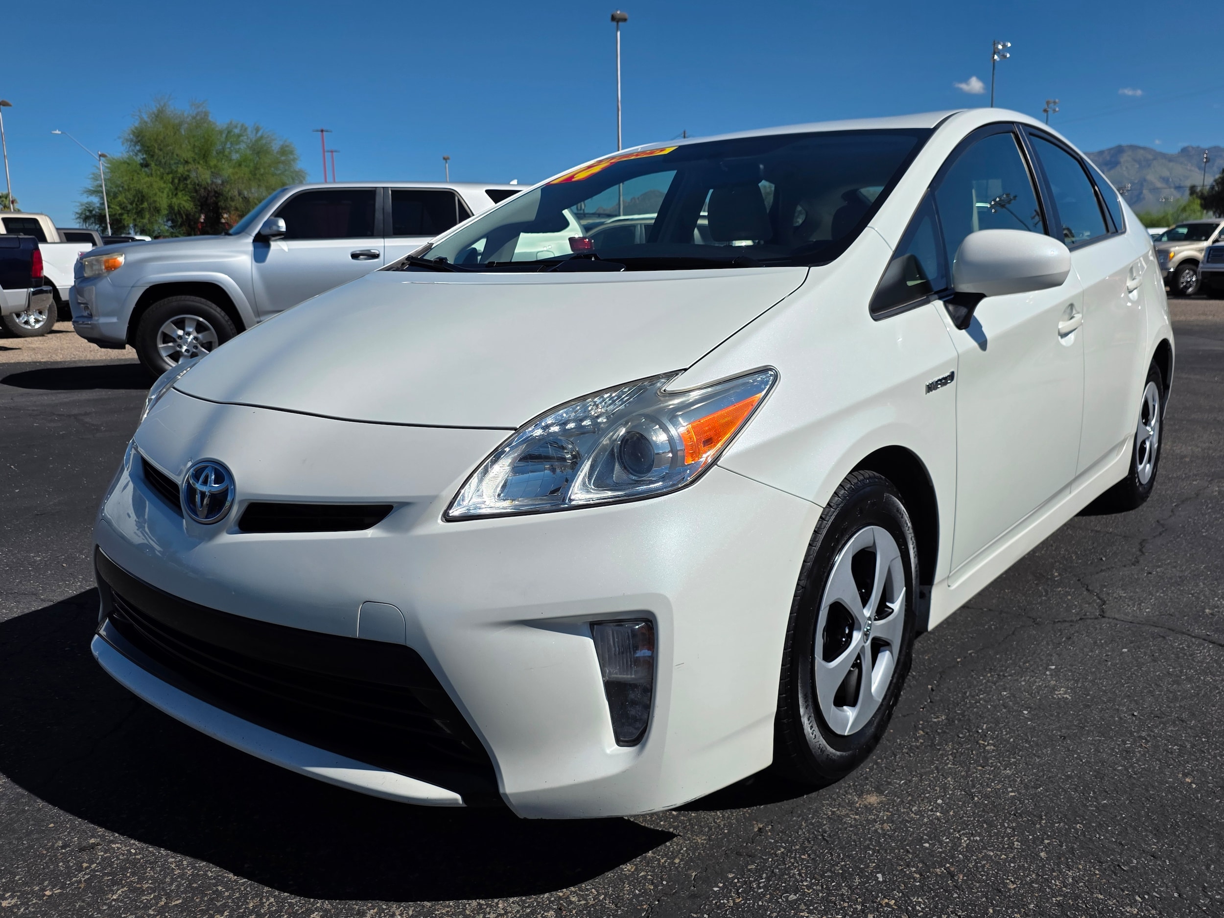 White 2014 Toyota Prius Hatchback Front-Wheel Drive Continuously Variable Transmission