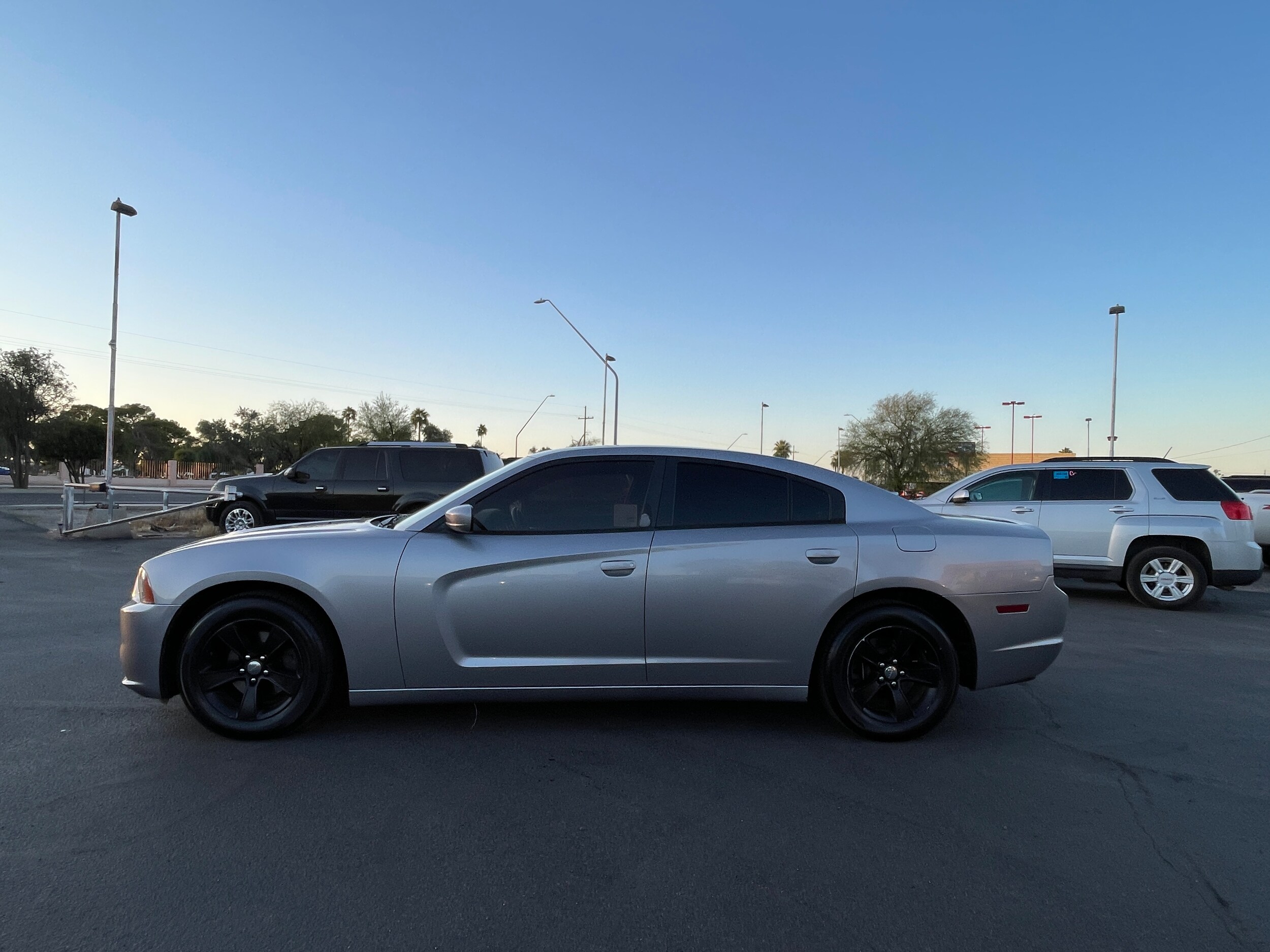 2014 Dodge Charger SE photo 2