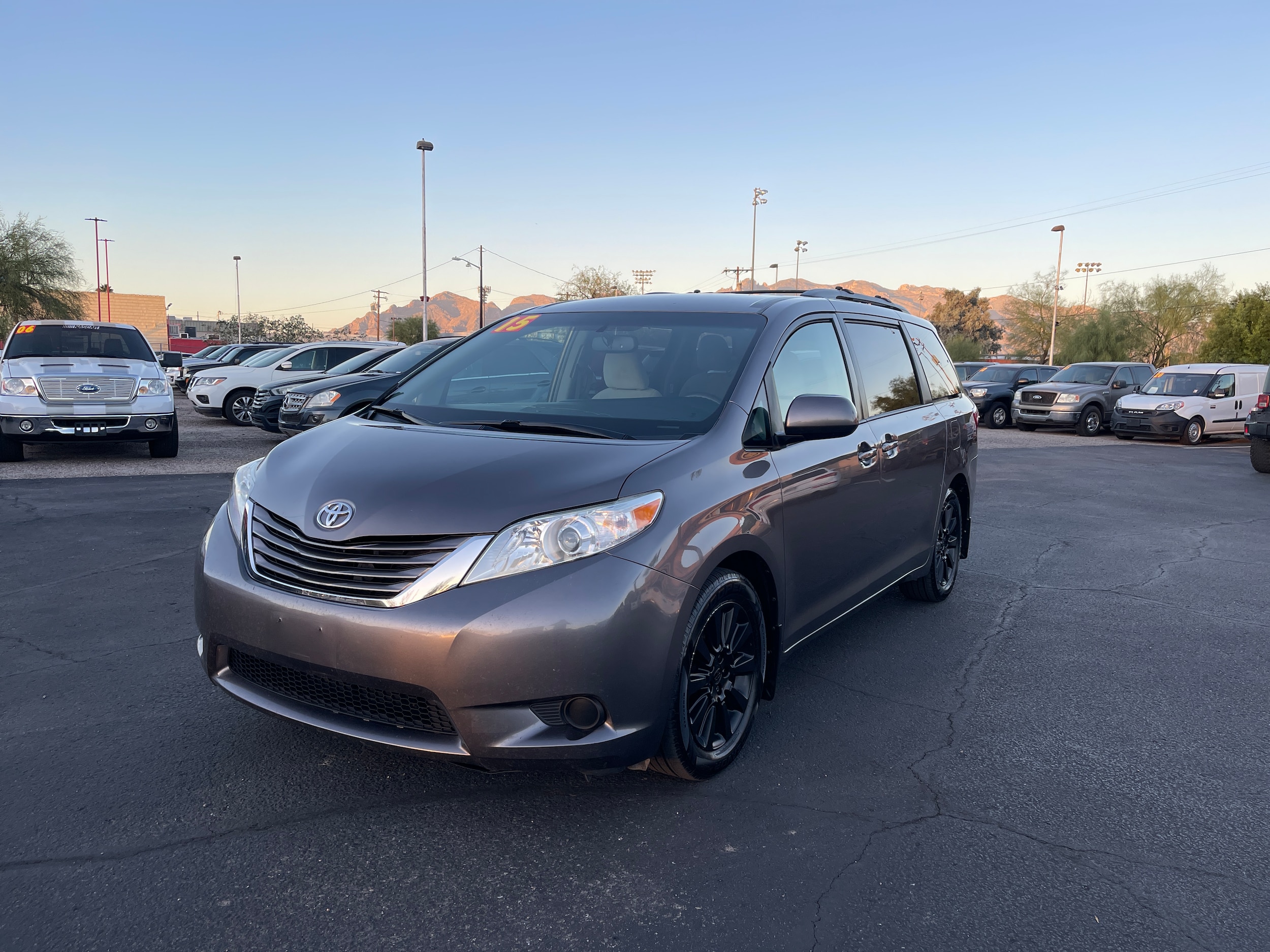 2015 Toyota Sienna LE's photo