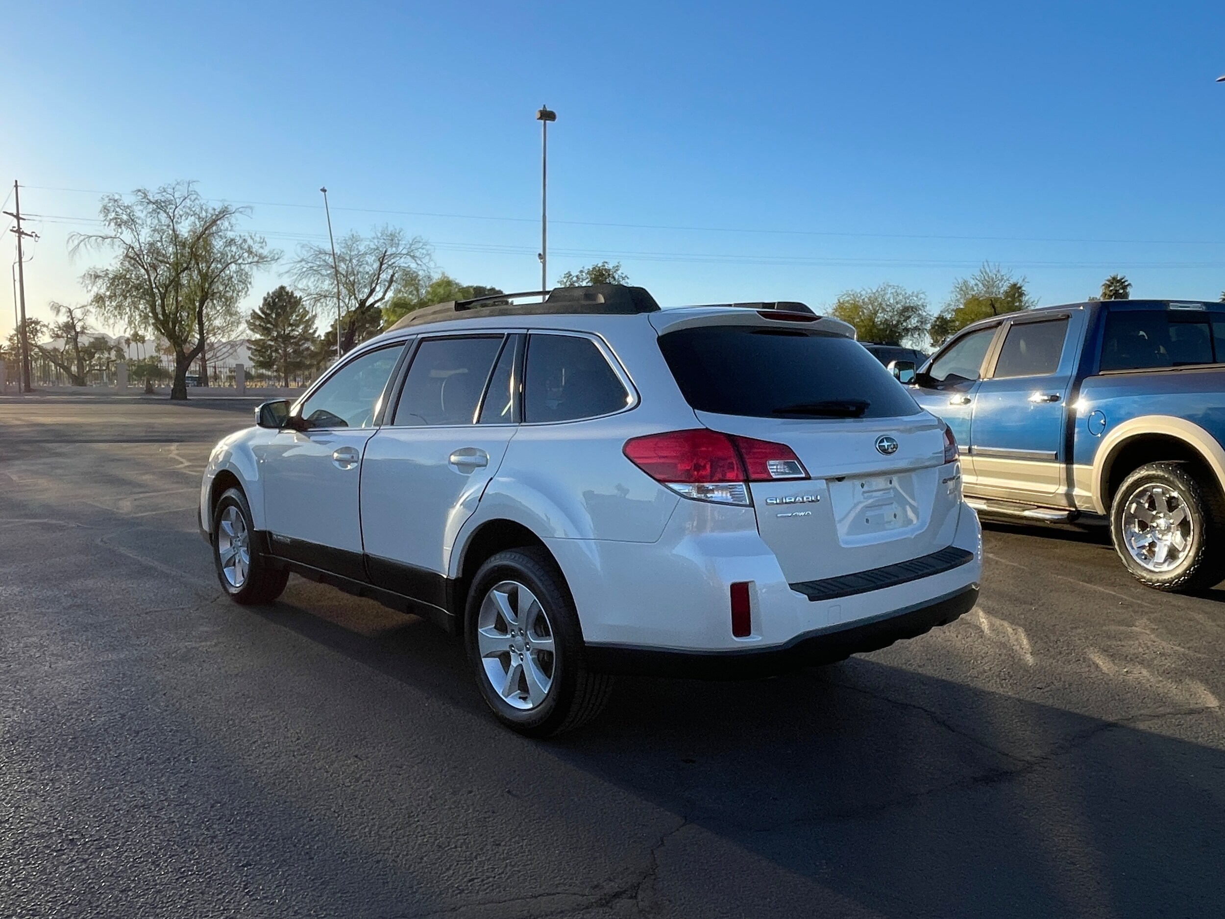 2013 Subaru Outback Premium photo 3
