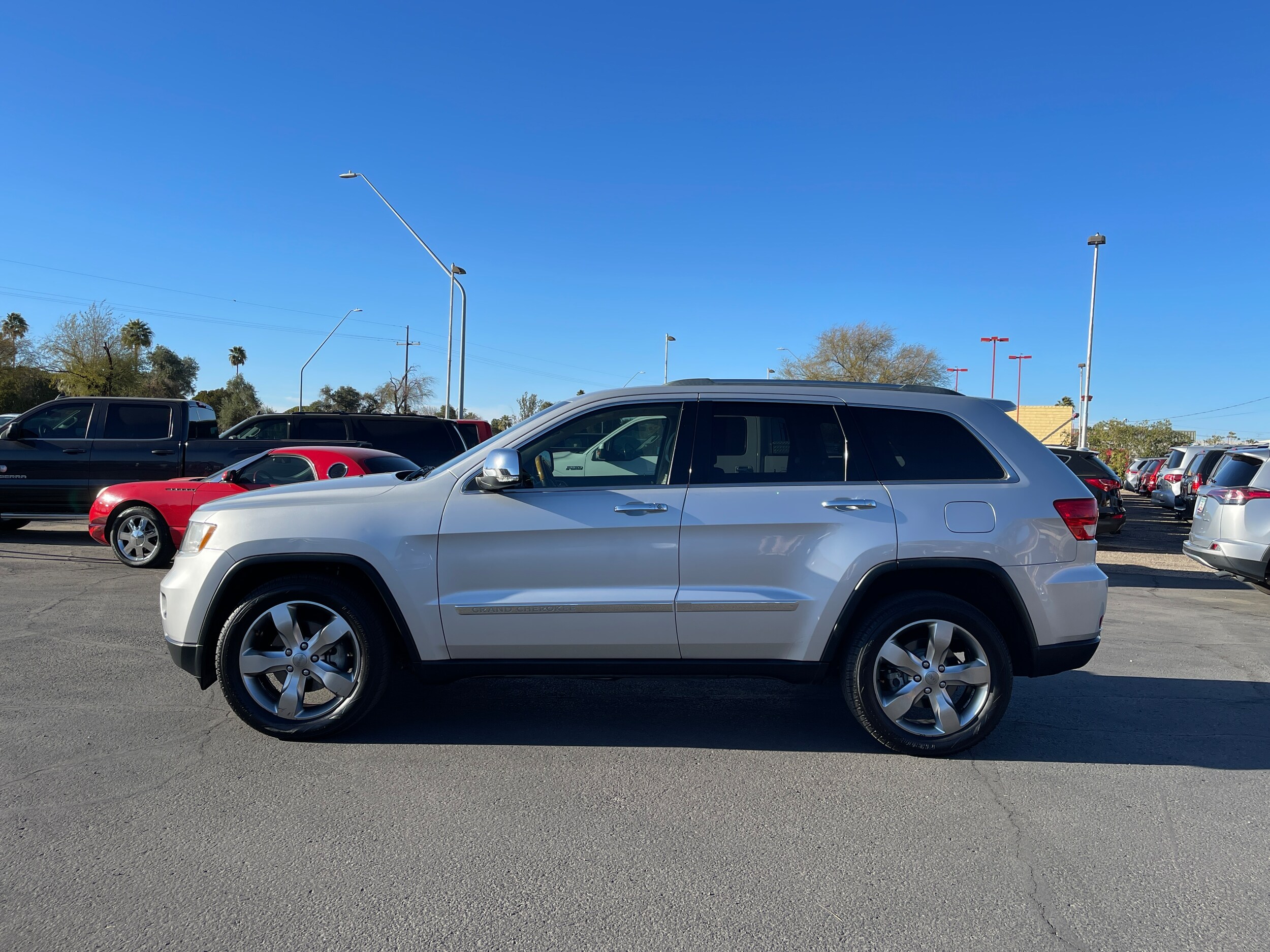 2012 Jeep Grand Cherokee Overland photo 2