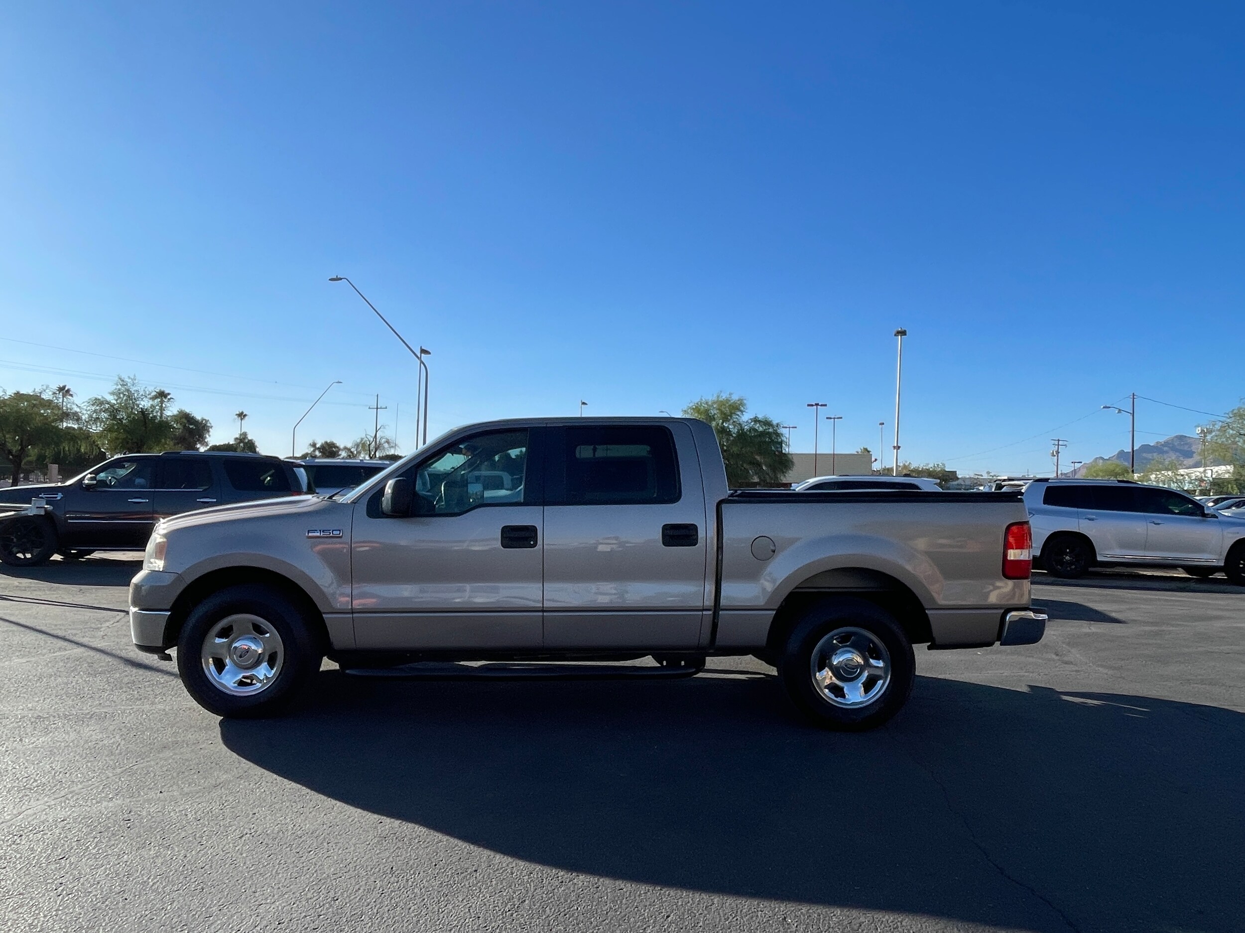 2005 Ford F-150 XLT photo 2