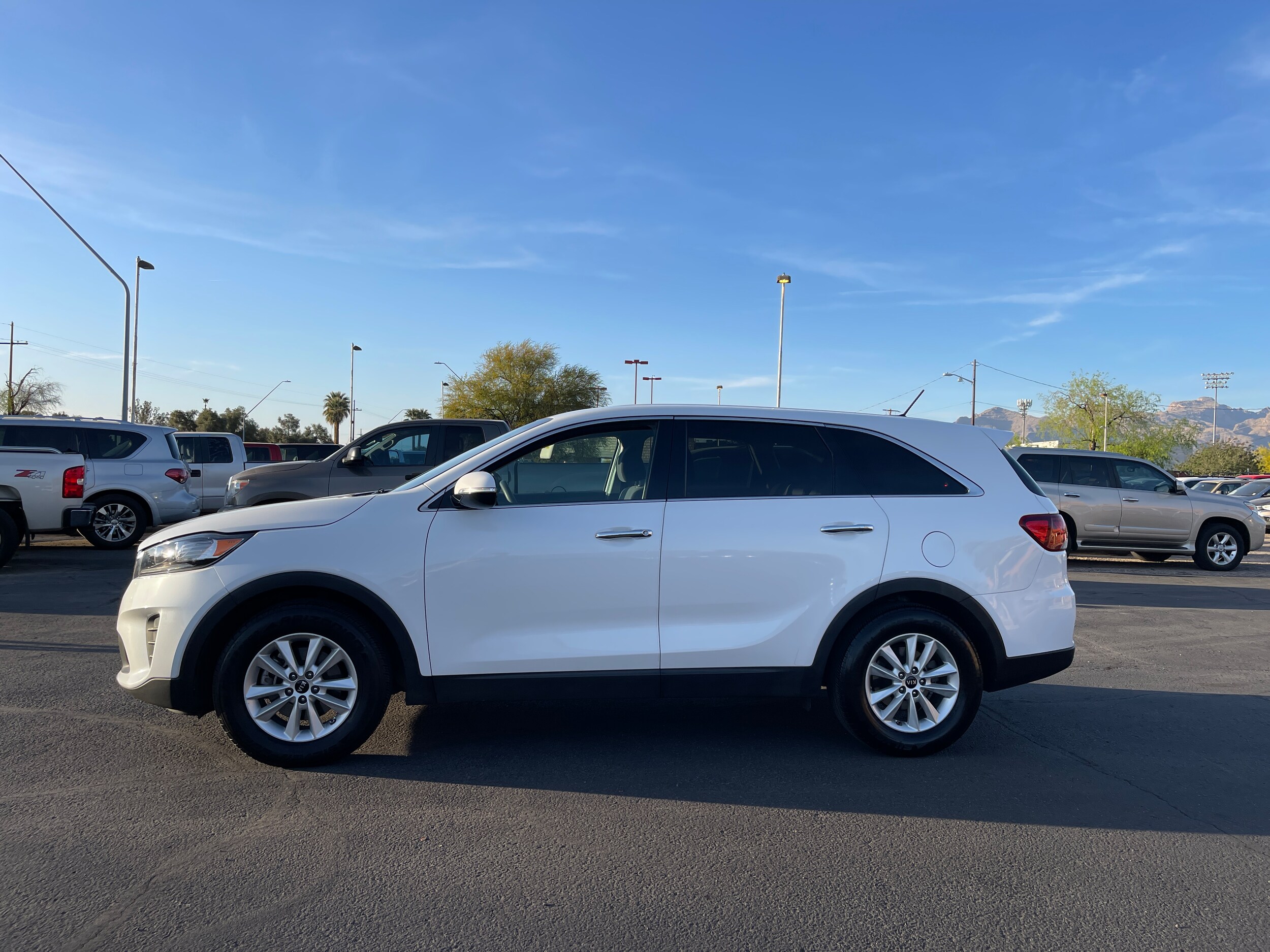 2019 Kia Sorento LX photo 2