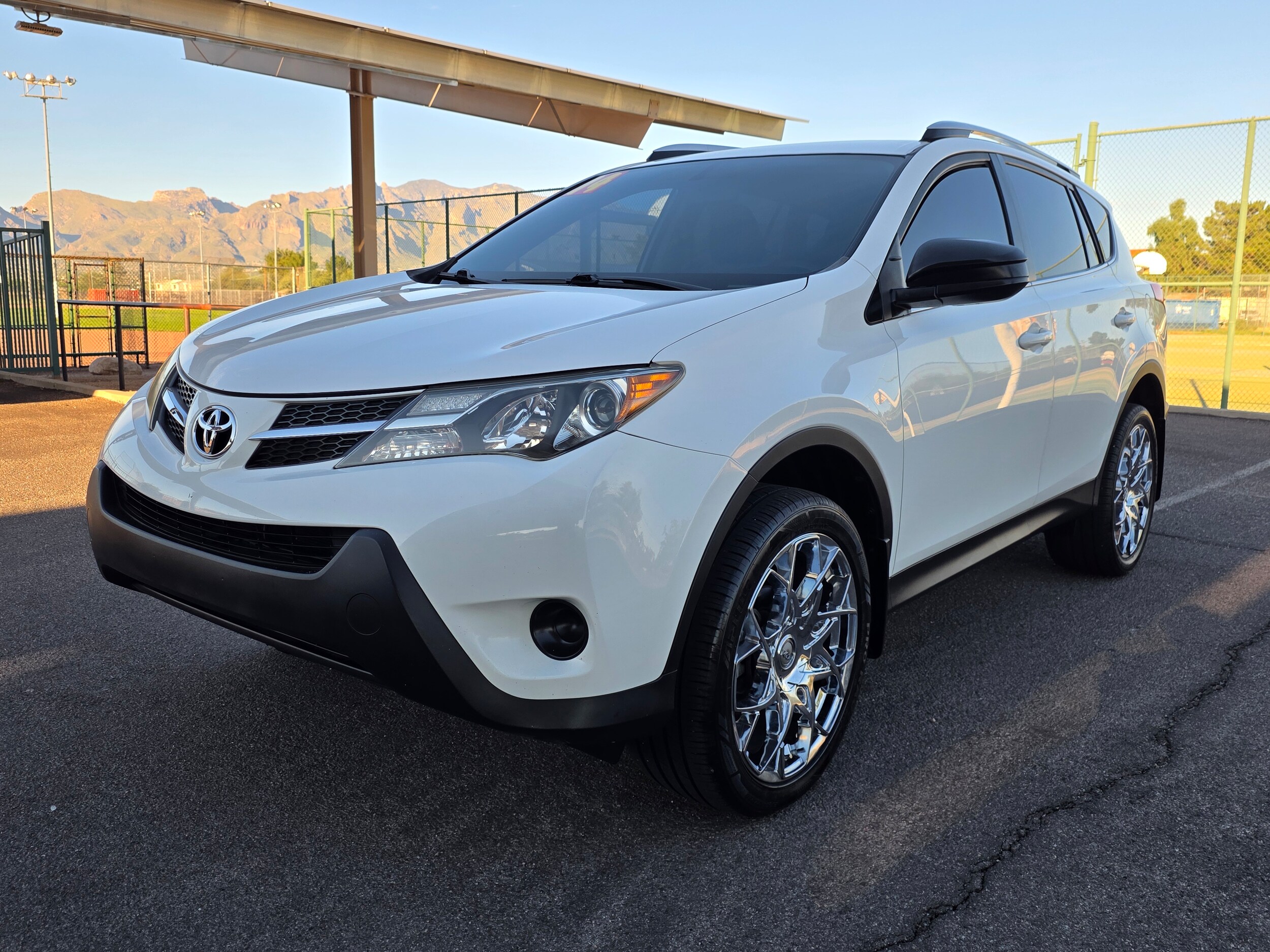 White 2014 Toyota RAV4 SUV / Crossover Front-Wheel Drive Automatic