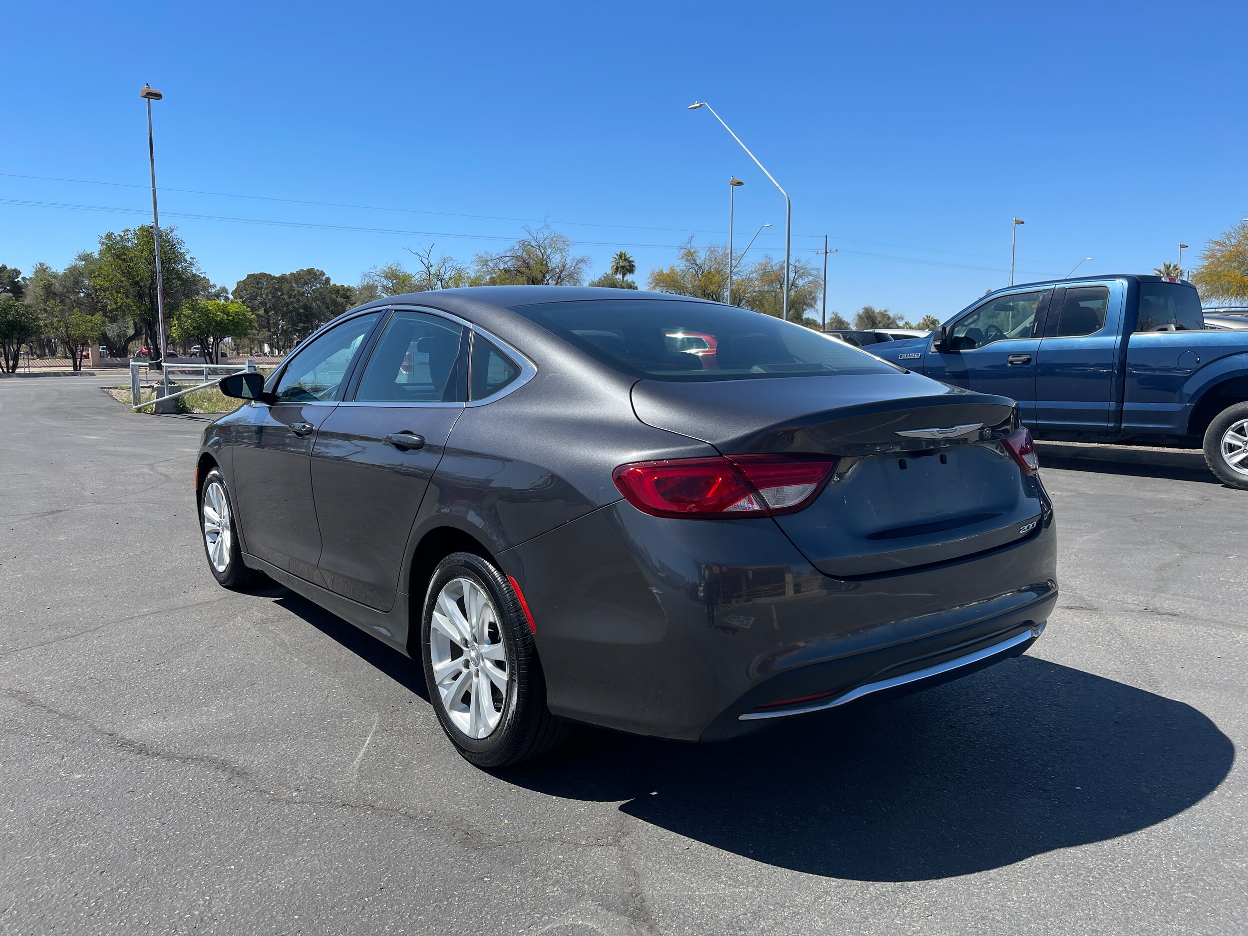2016 Chrysler 200 Limited photo 3