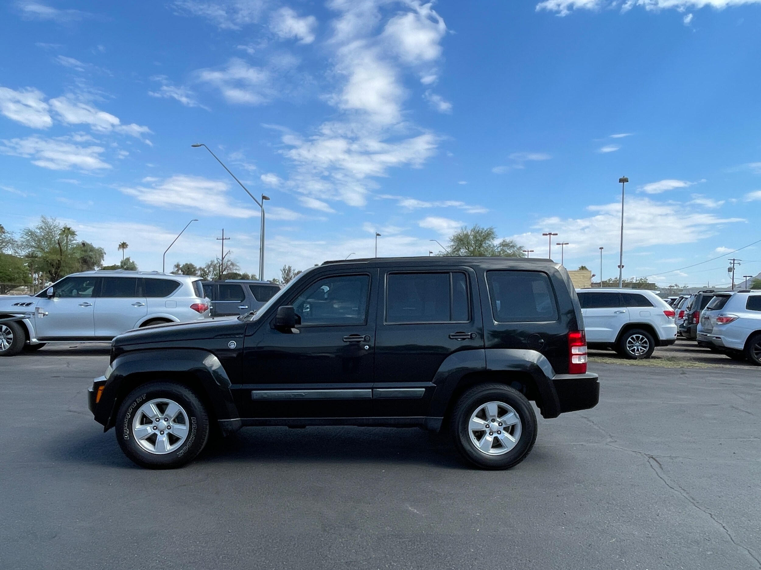 2009 Jeep Liberty Sport photo 2