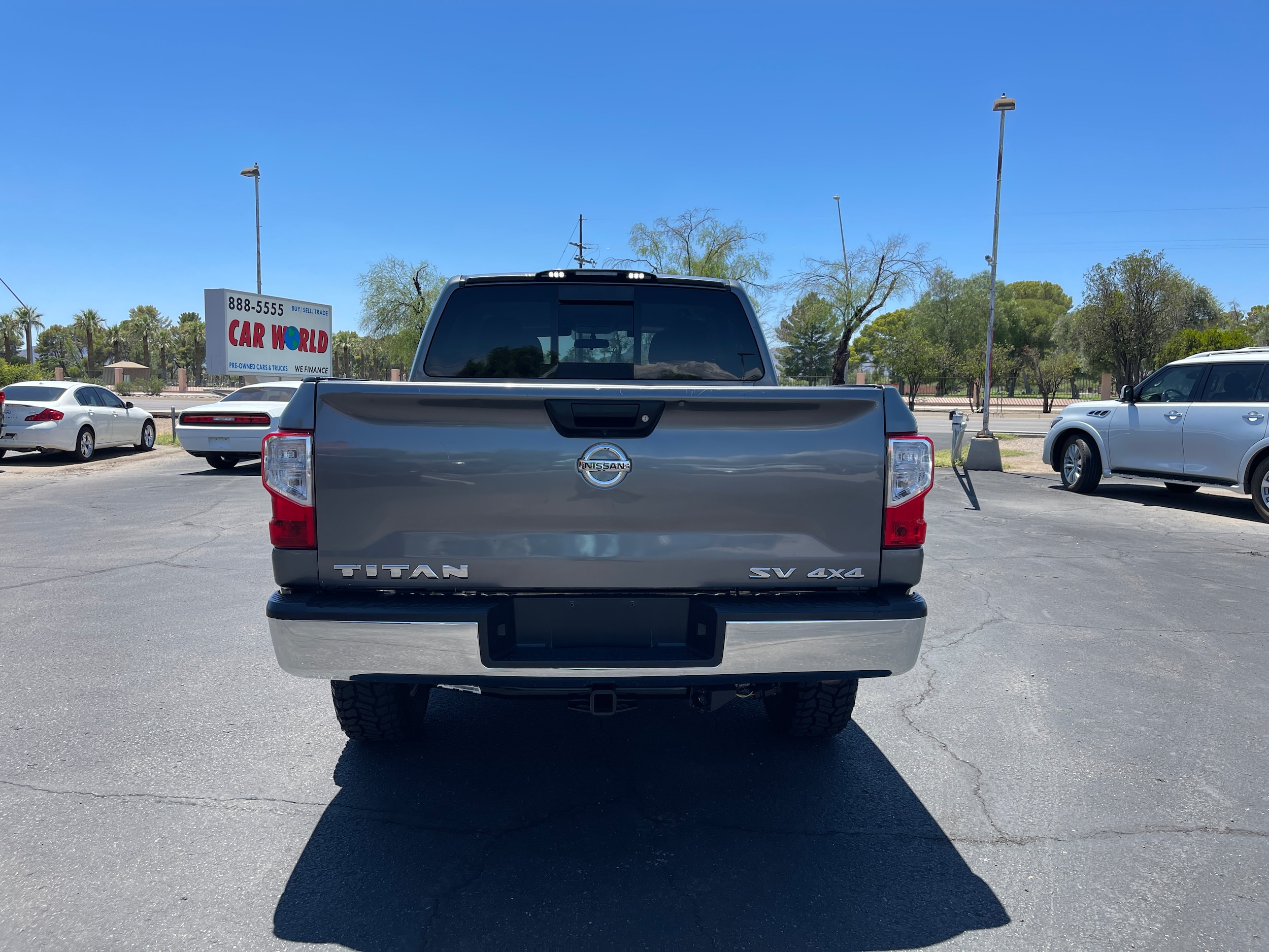 2018 Nissan Titan Crew Cab SV photo 3