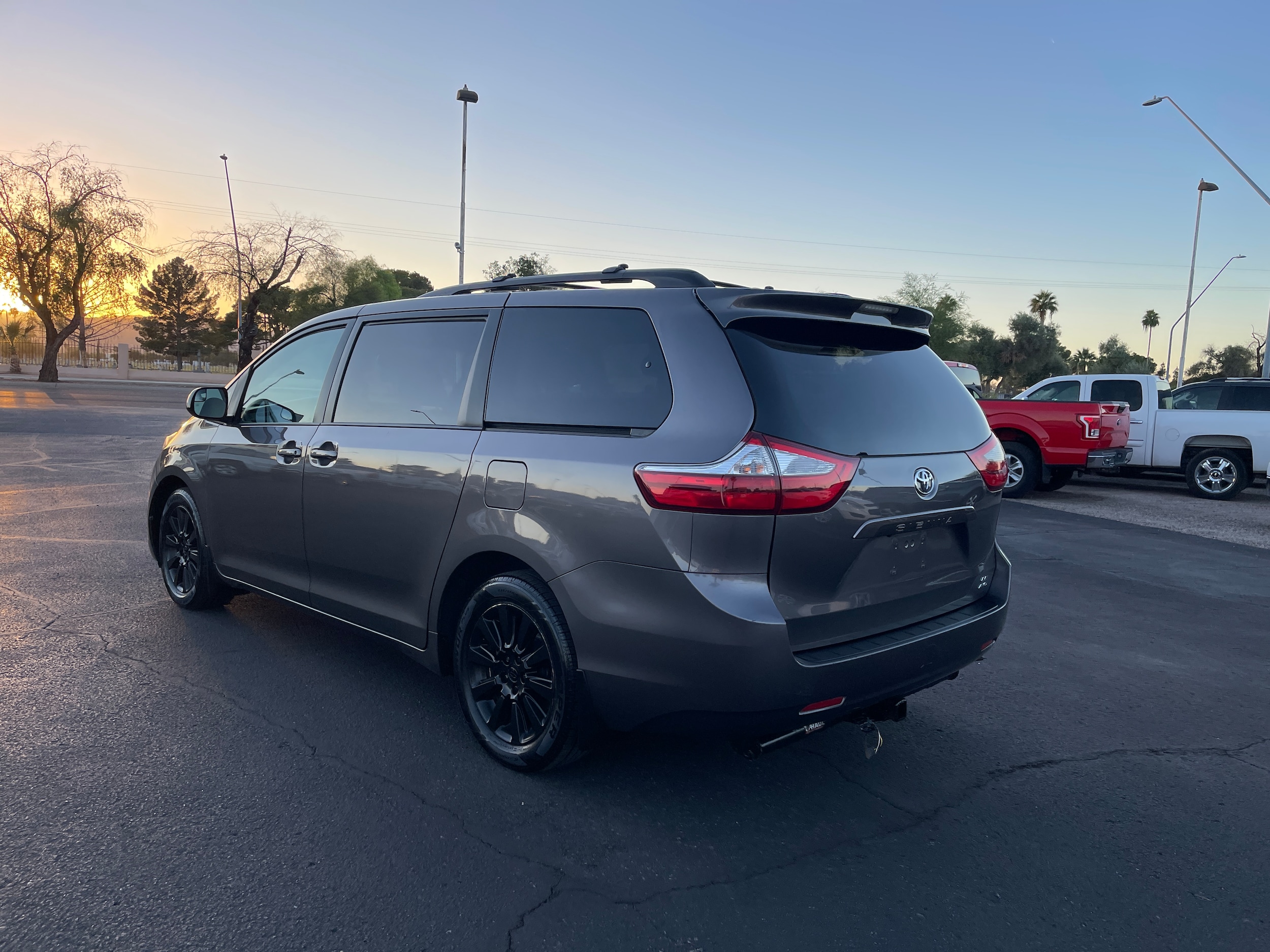 2015 Toyota Sienna LE photo 3