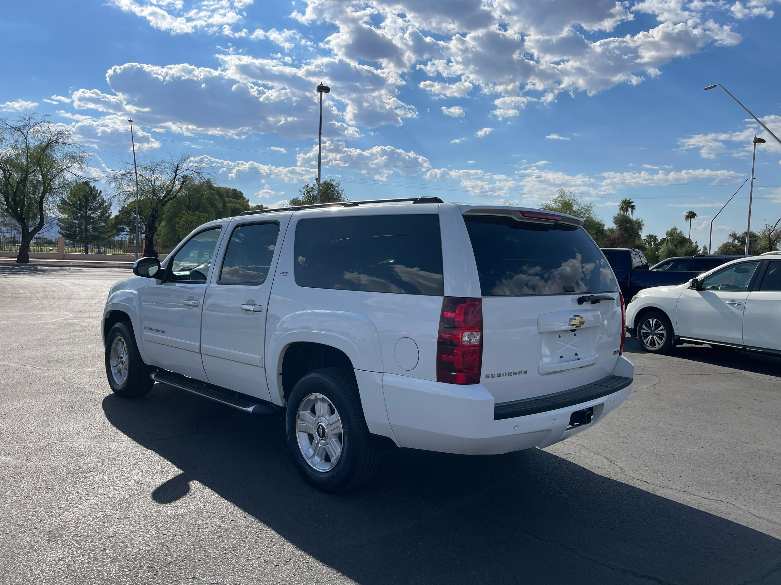 2008 Chevrolet Suburban LS photo 3