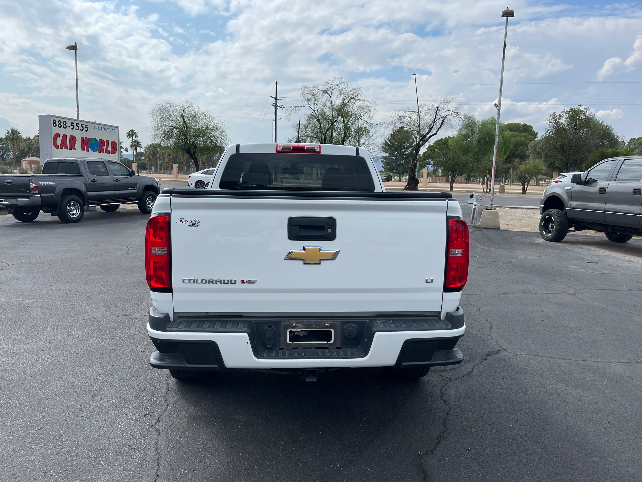 2017 Chevrolet Colorado LT photo 4