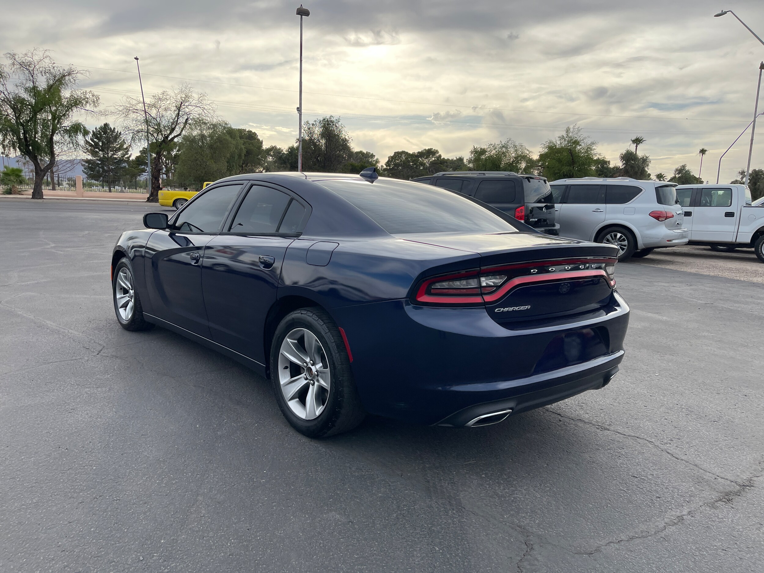 2015 Dodge Charger SXT photo 3