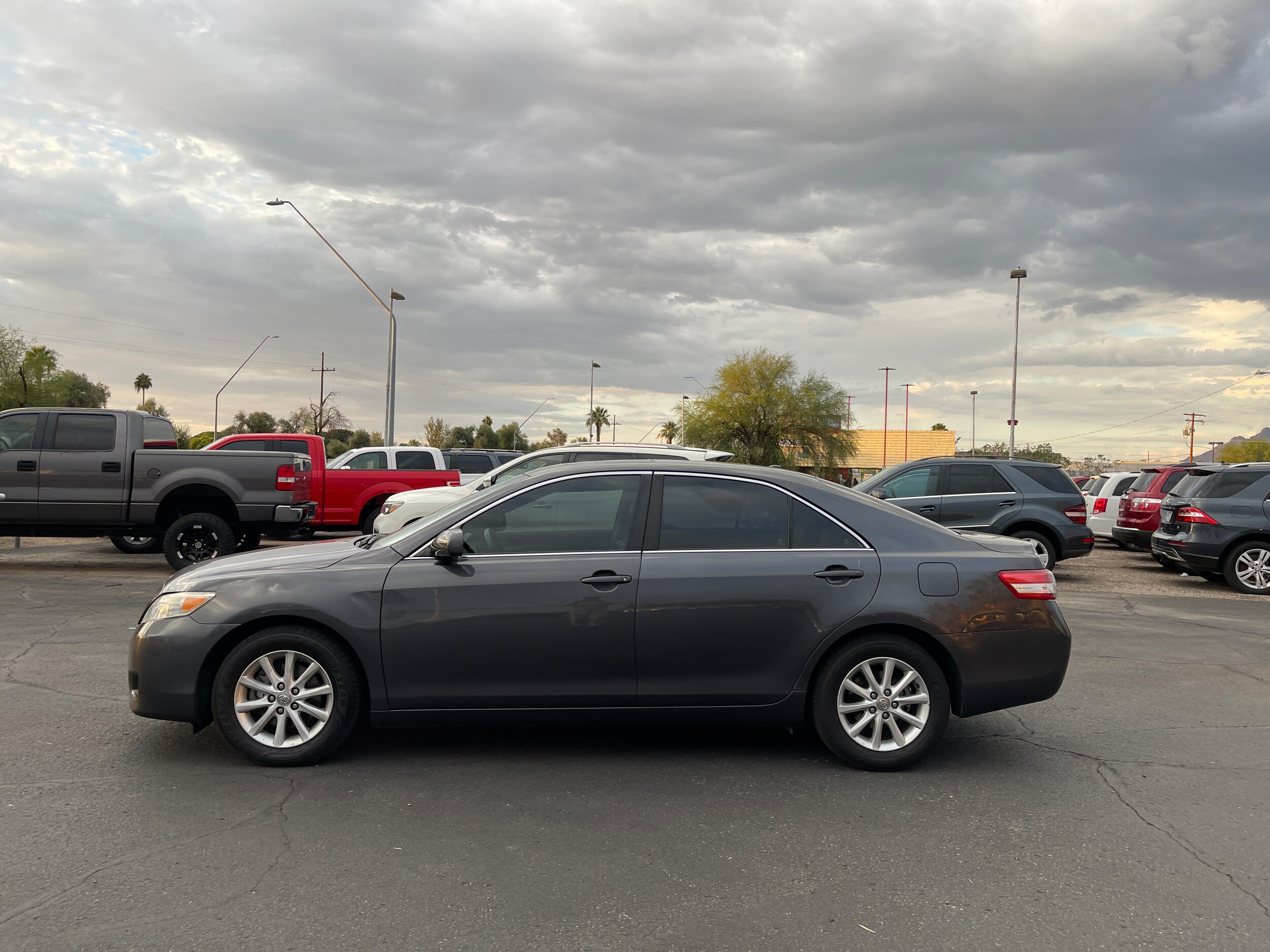 2011 Toyota Camry XLE photo 2