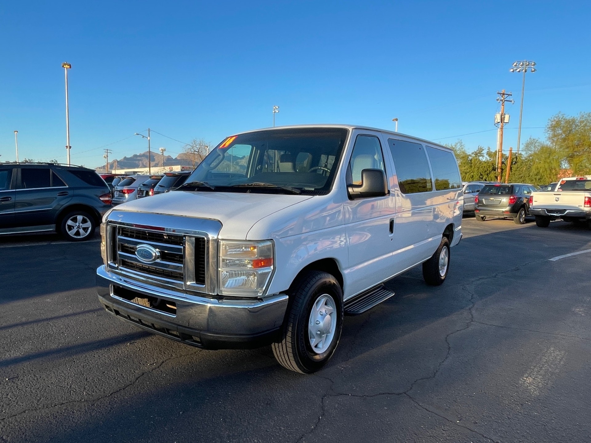 2014 Ford E-Series Econoline Wagon XLT