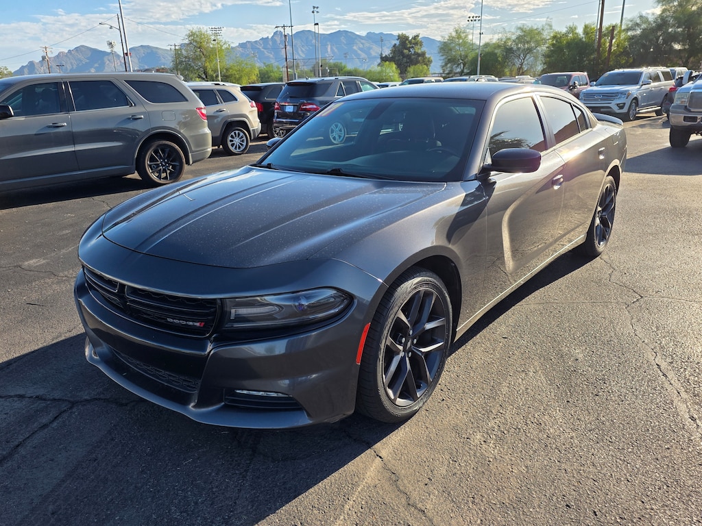 Used 2017 Dodge Charger SXT Sedan