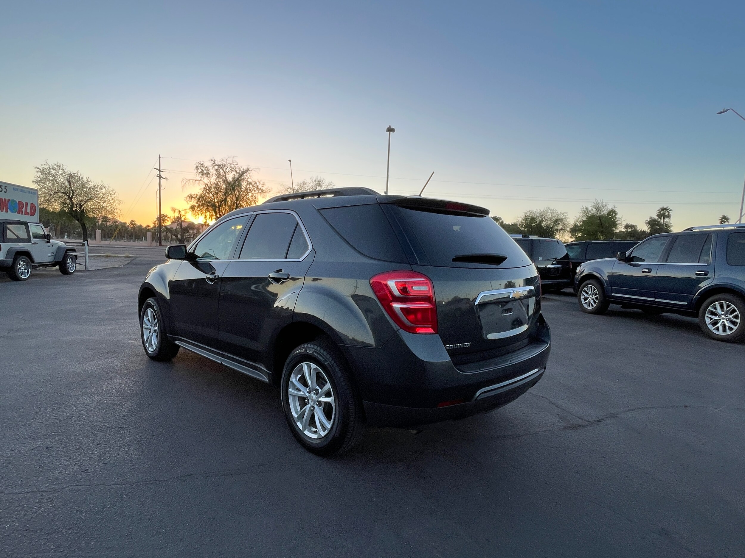 2017 Chevrolet Equinox LT photo 3