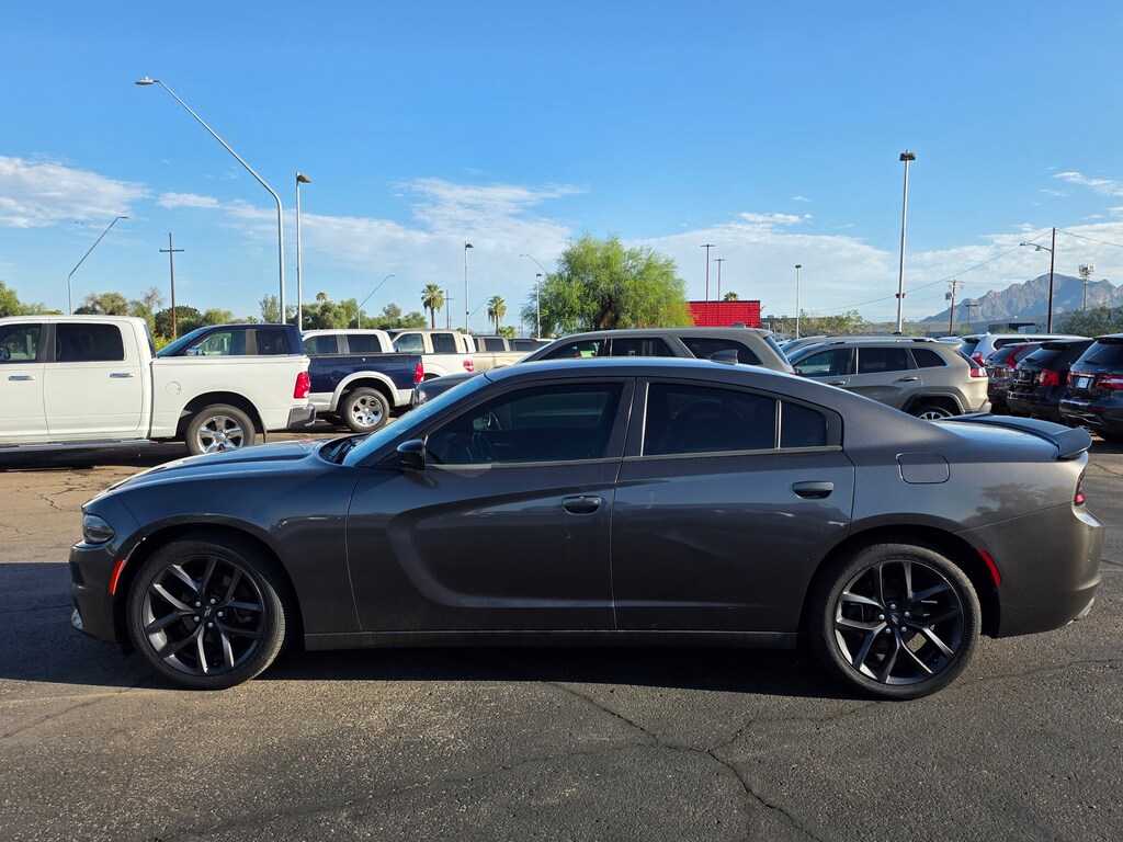 Used 2017 Dodge Charger SXT Sedan