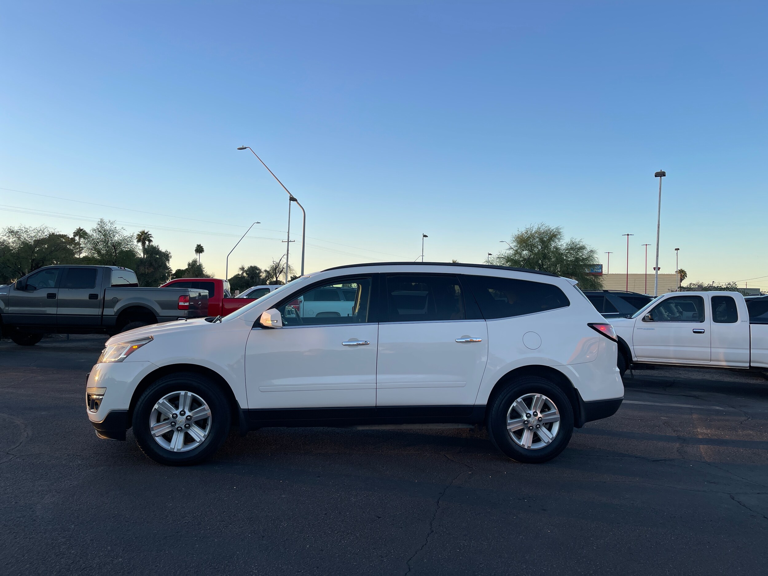 2013 Chevrolet Traverse 1LT photo 2