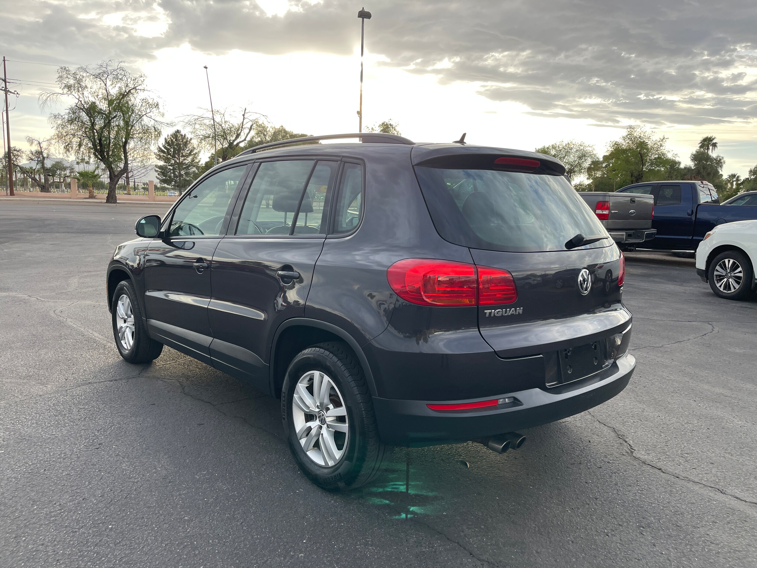 2016 Volkswagen Tiguan R-Line photo 3