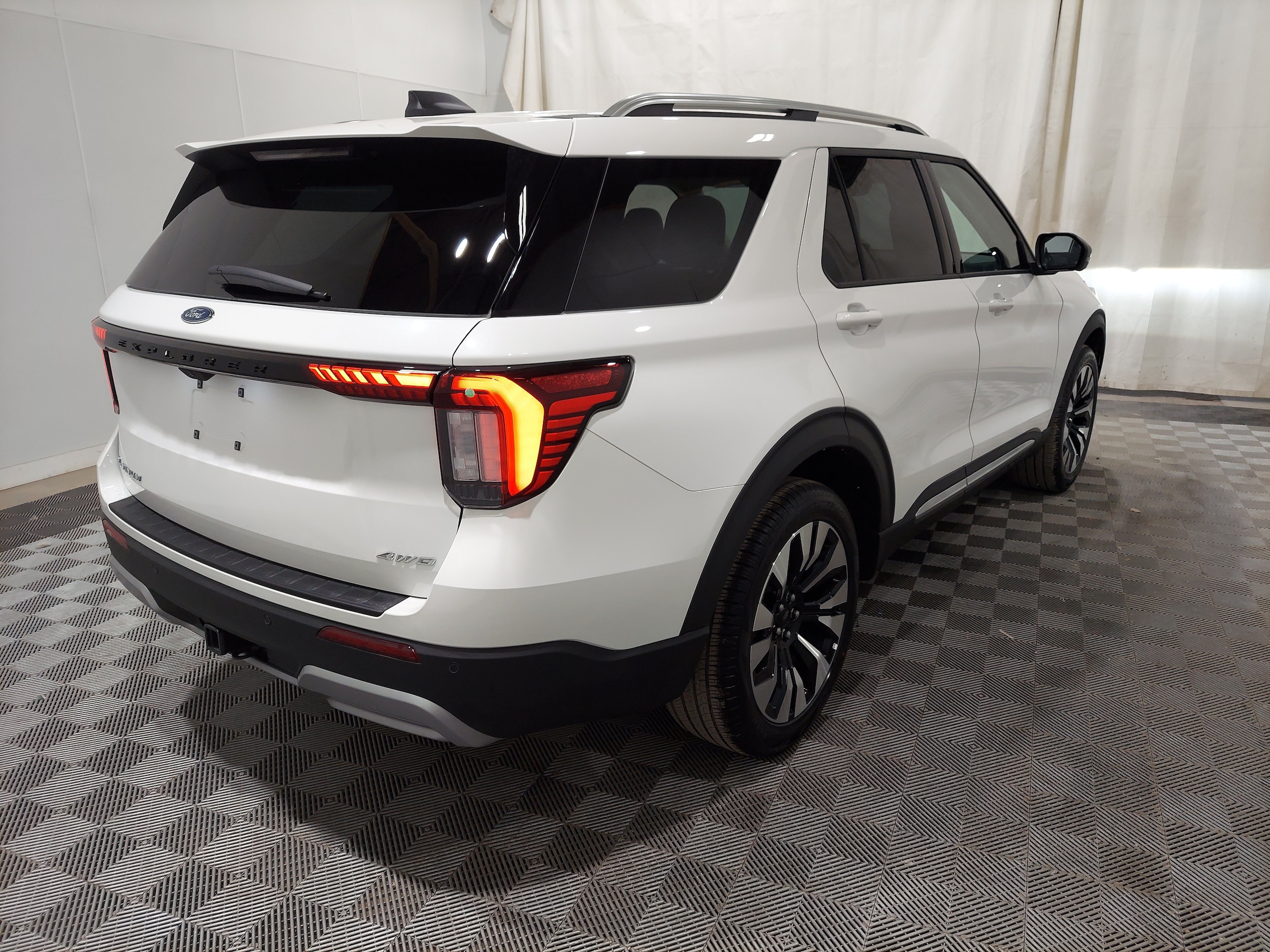 2026 Ford Explorer Platinum - Photo 3