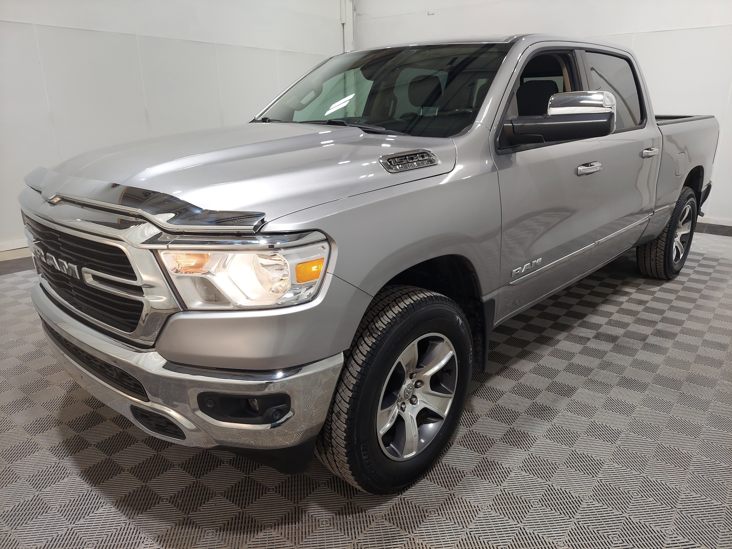 2019 RAM 1500 Big Horn/Lone Star 4x4 Crew Cab 6'4's photo