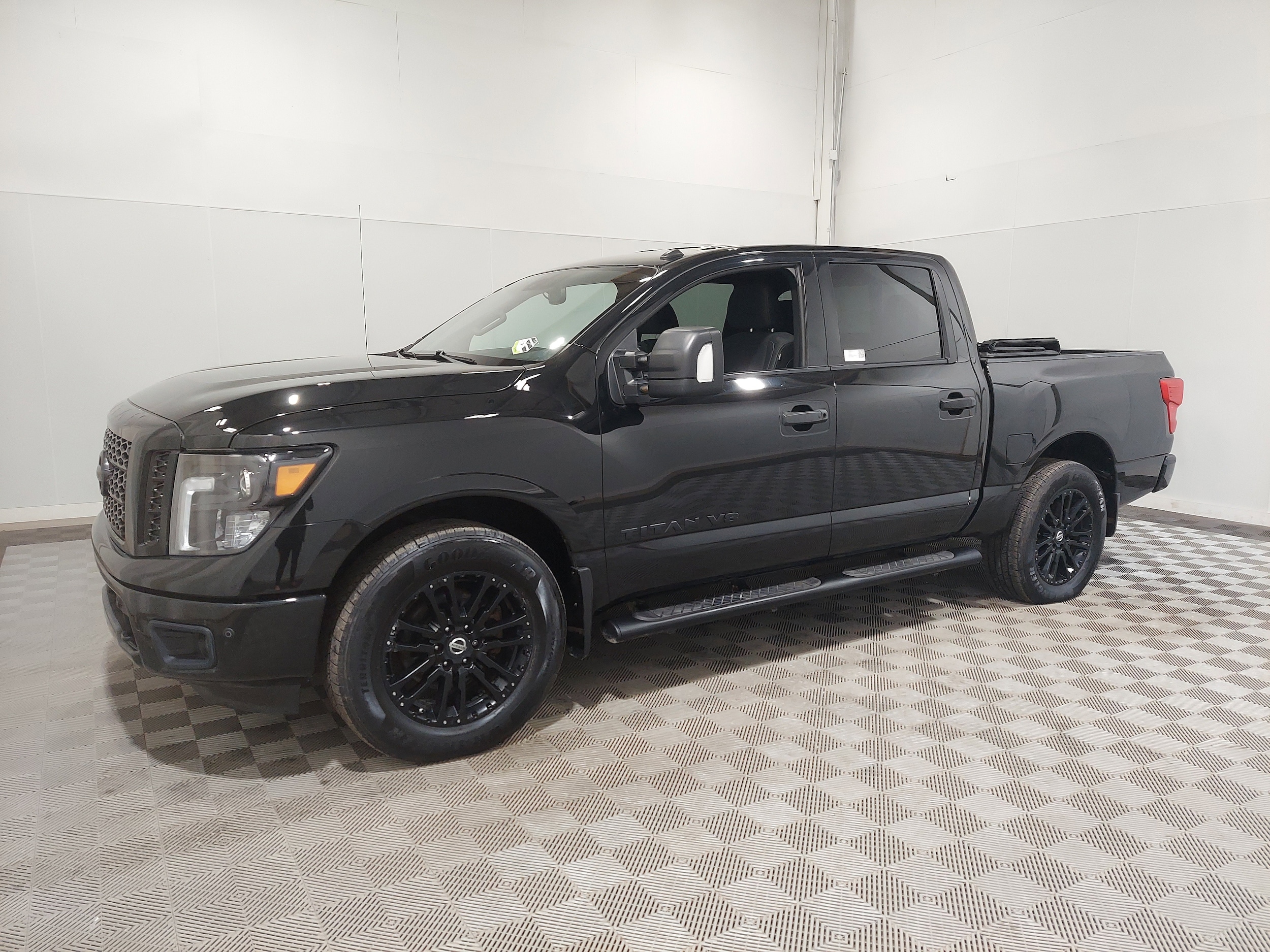 2019 Nissan Titan's photo