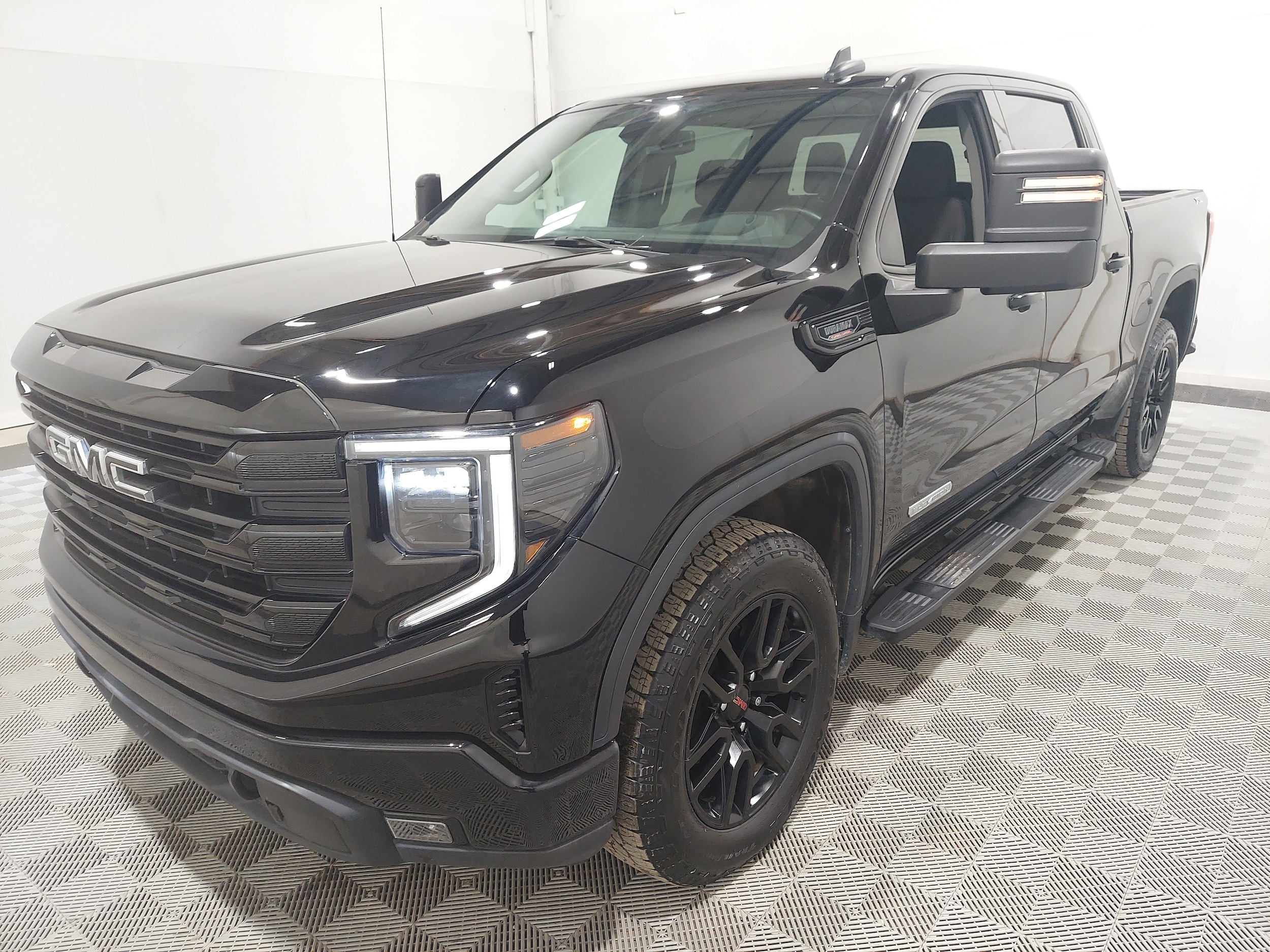 2024 GMC Sierra Elevation 4WD Crew Cab Short Box's photo