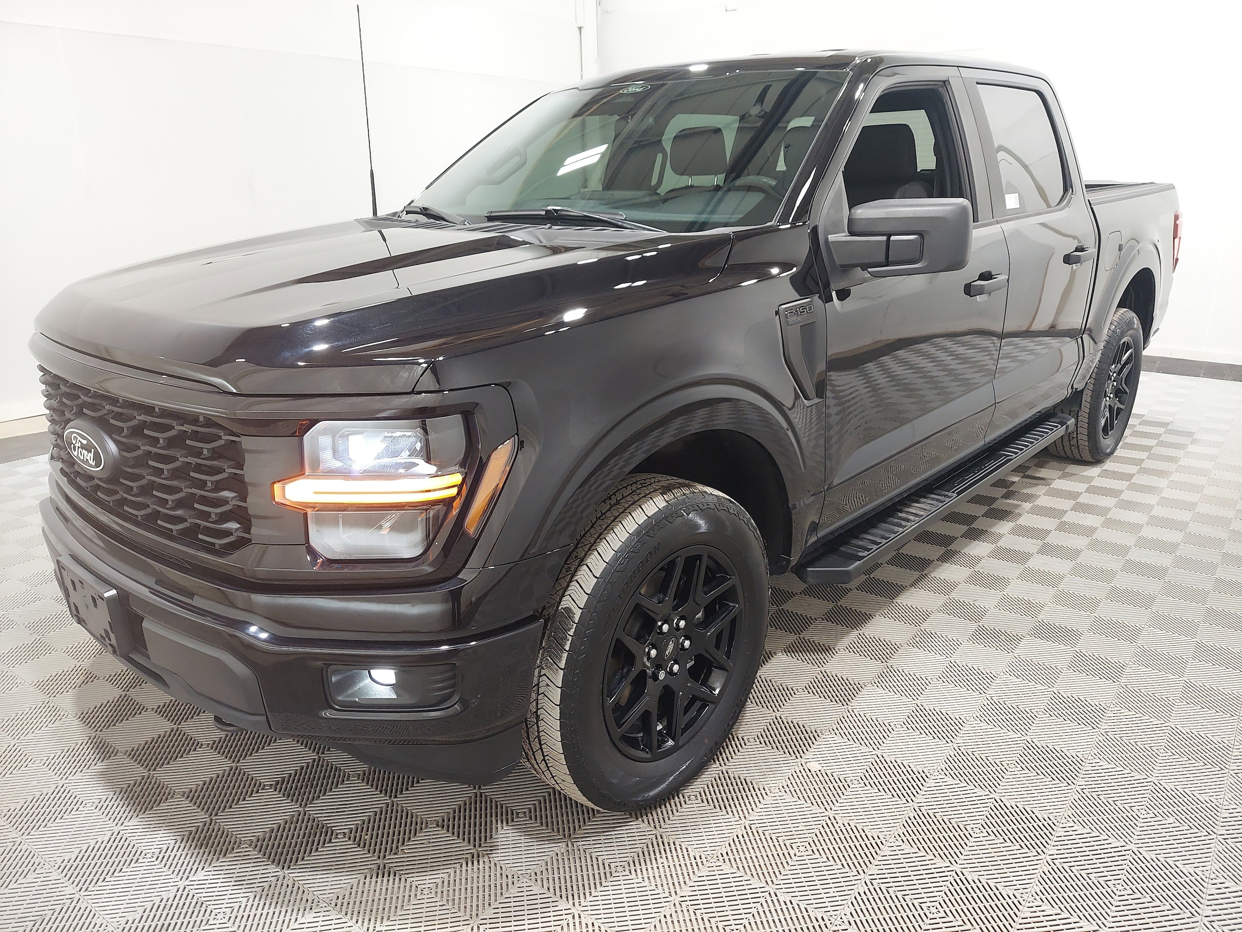2025 Ford F-150 STX 4x4 SuperCrew 145 in's photo
