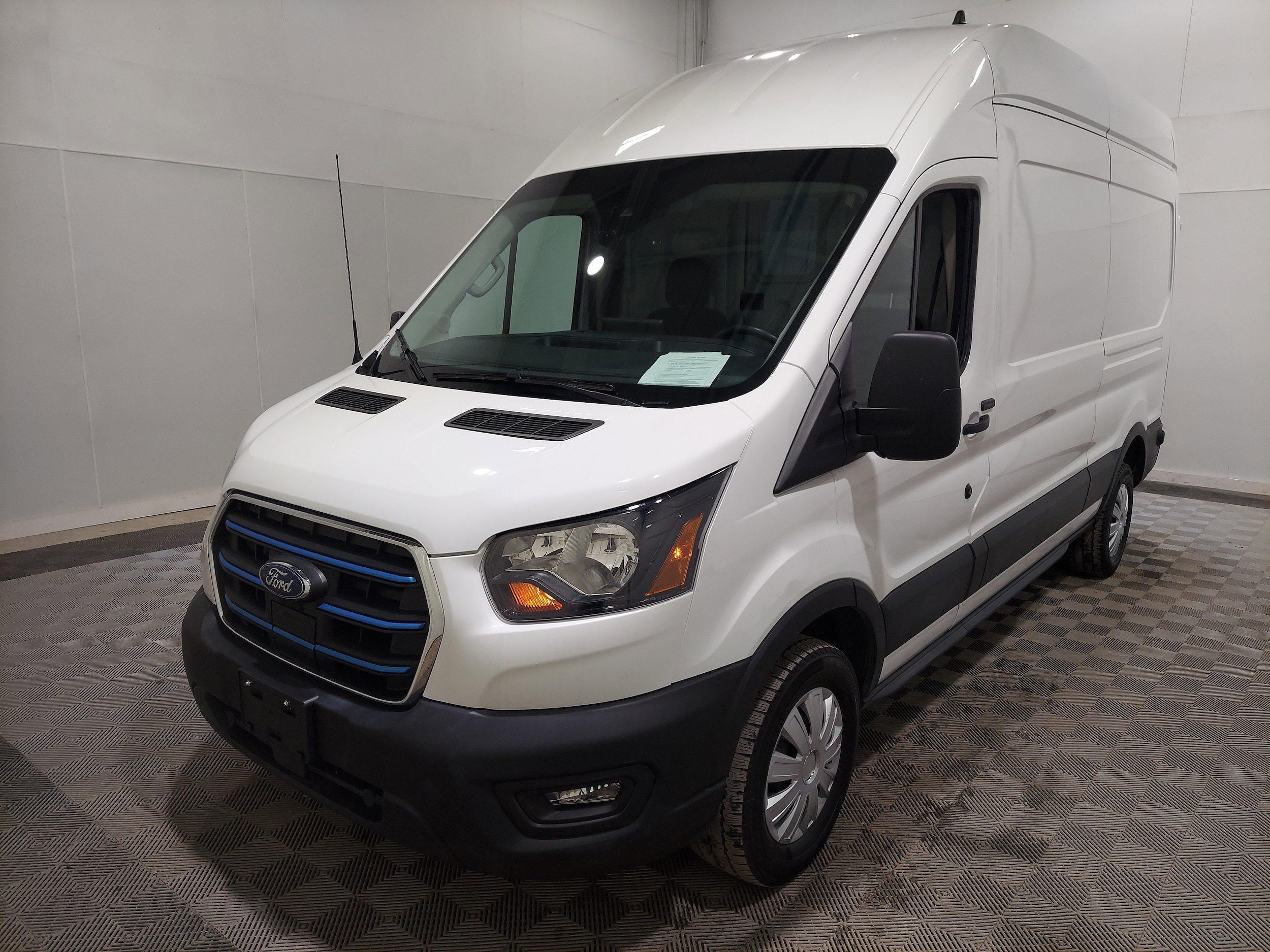 2023 Ford E-Transit BEV 350 High Roof 148 WB's photo
