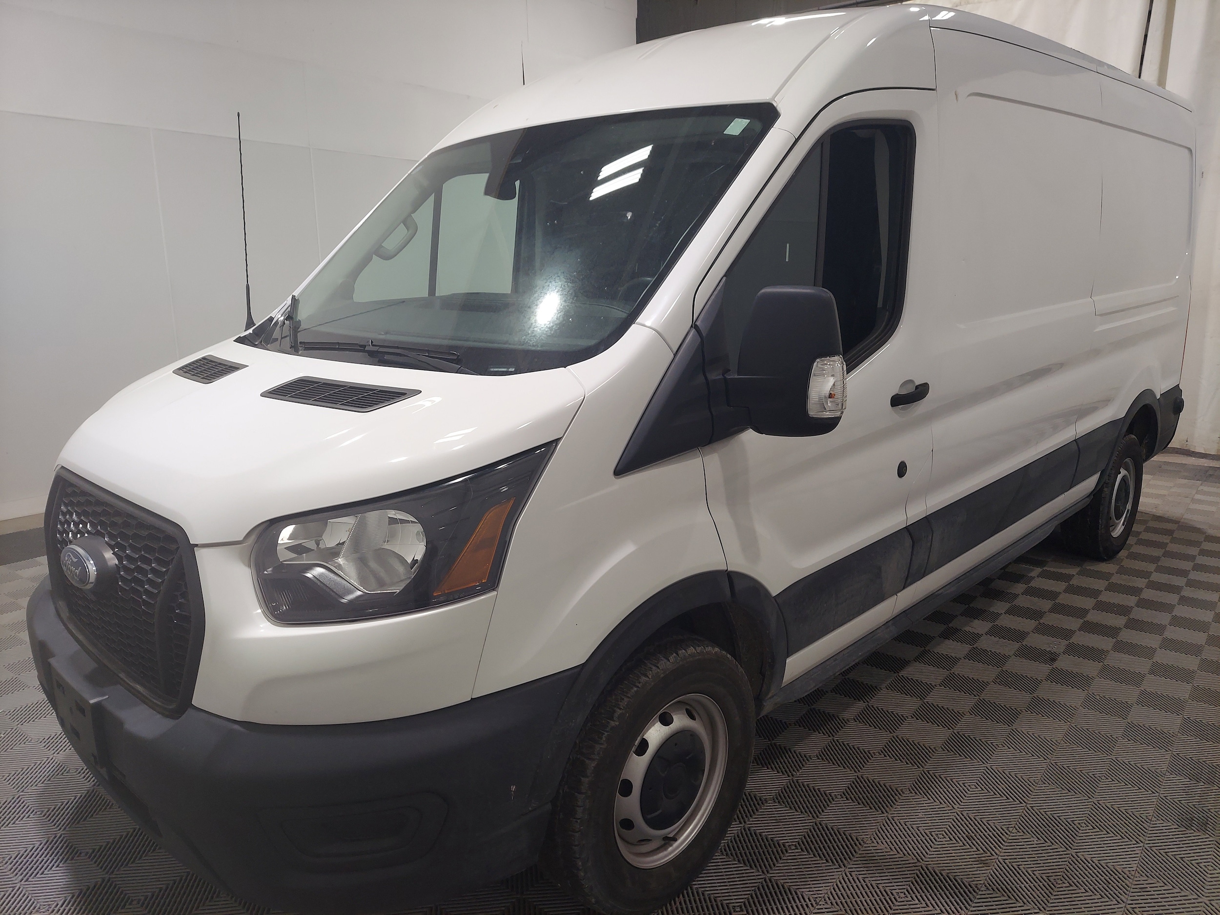 2023 Ford Transit T150 Med Roof 148WB's photo