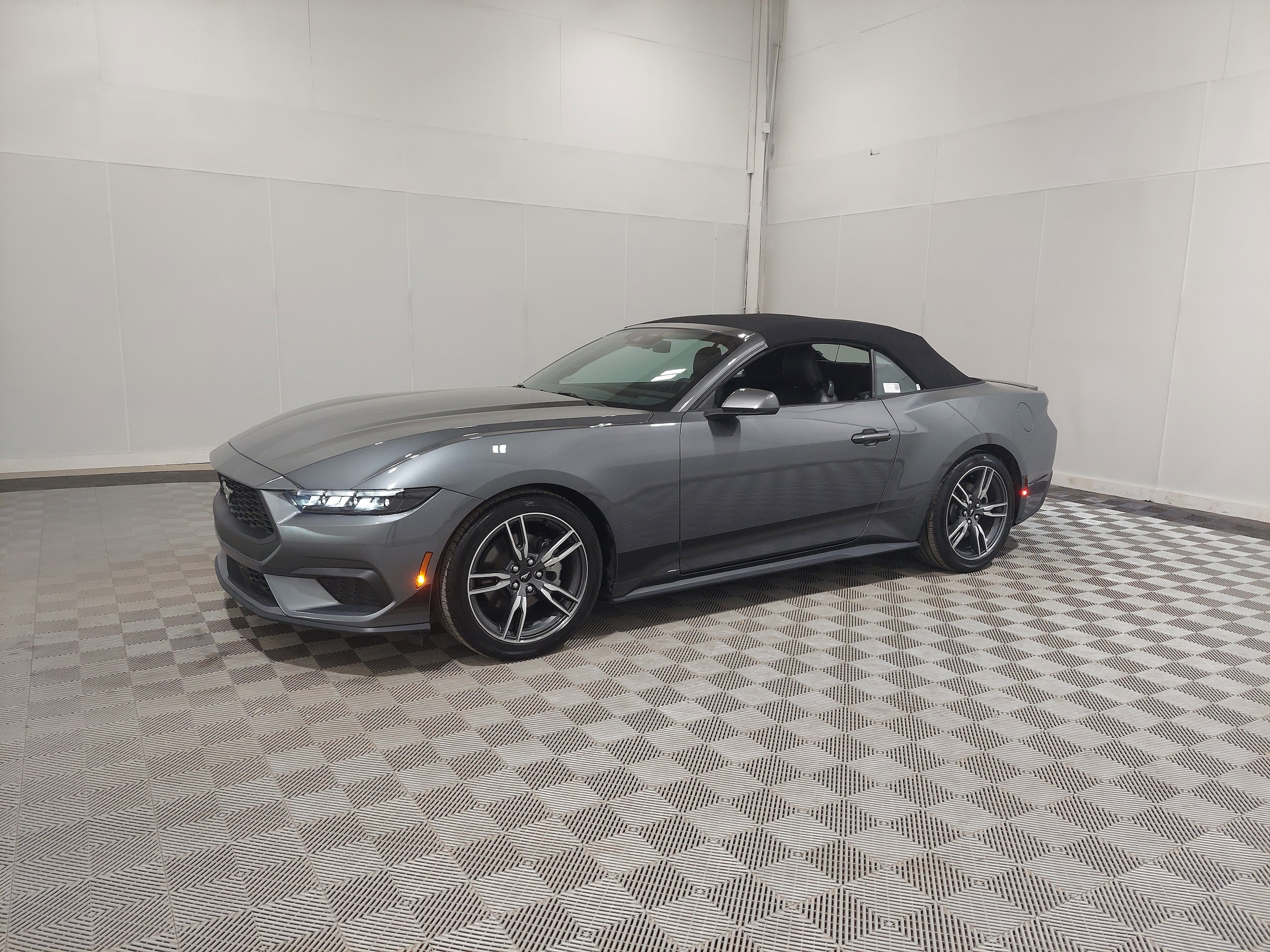 2025 Ford Mustang EcoBoost Premium's photo