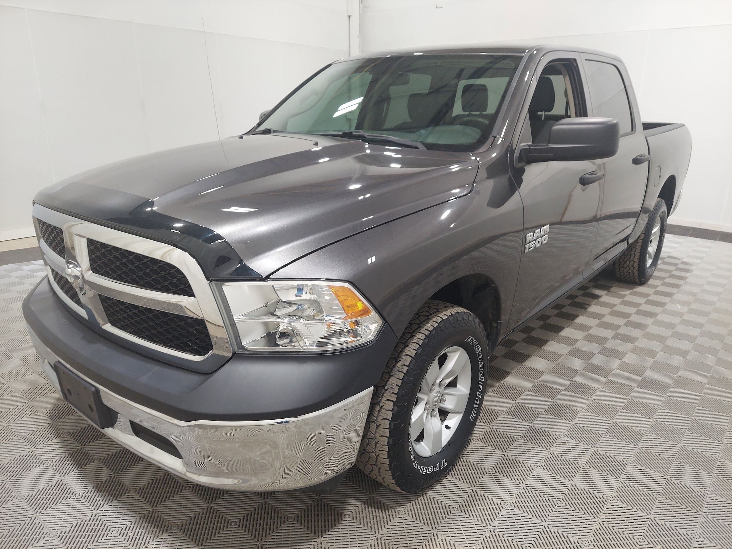 2017 RAM 1500 ST Crew Cab 4x4 5'7" Box's photo