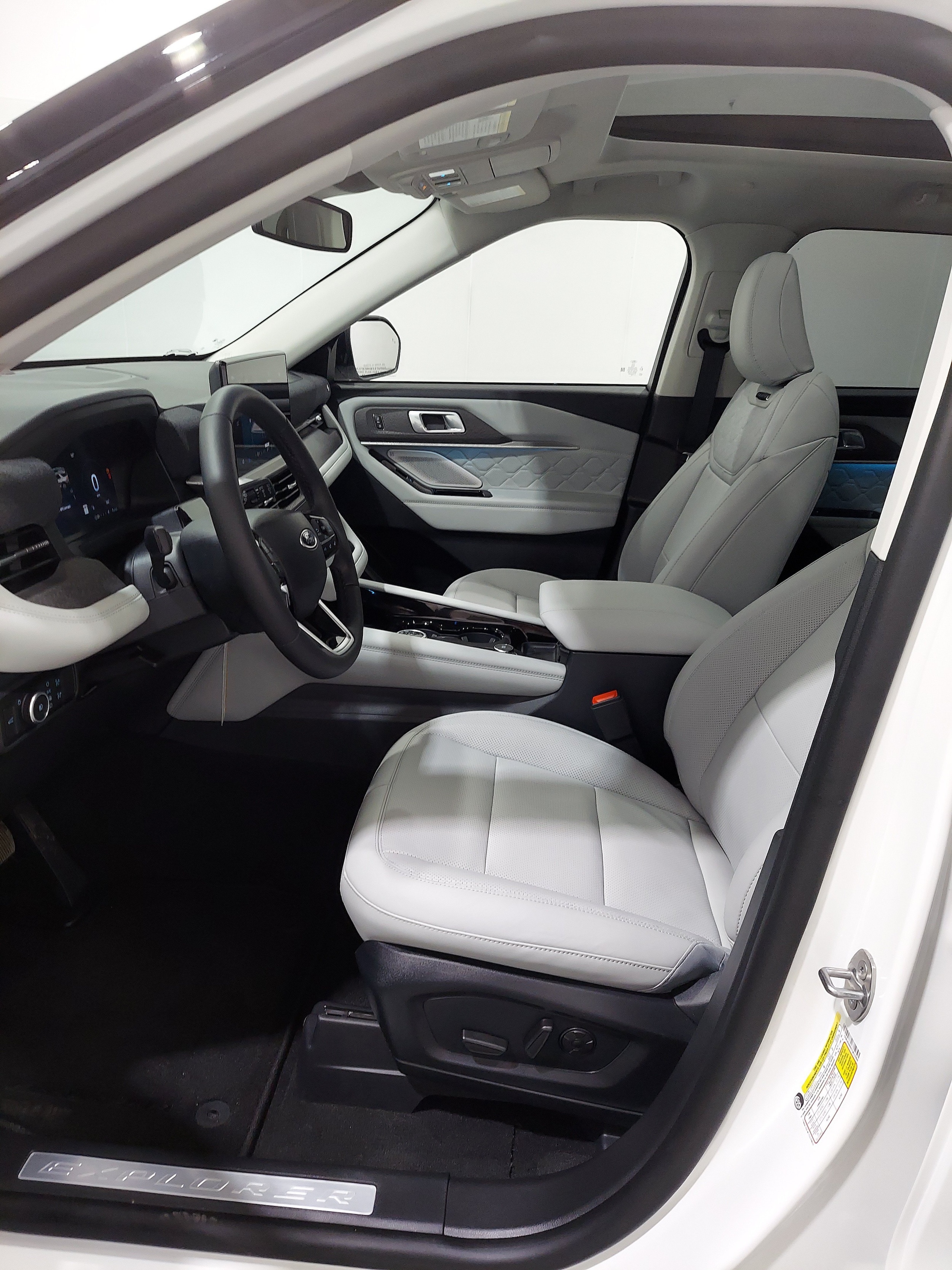 2026 Ford Explorer Platinum - Photo 14