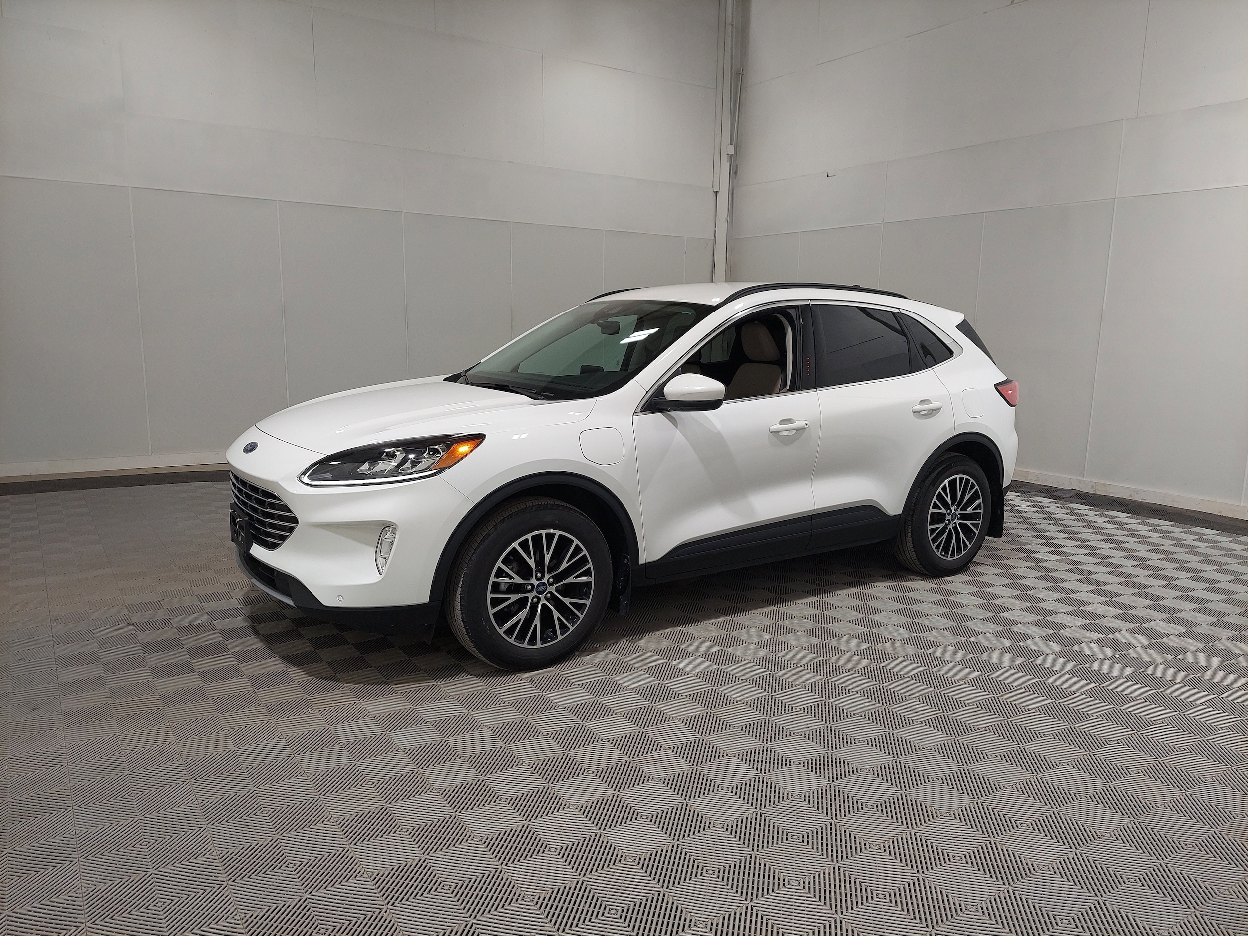 2022 Ford Escape Titanium's photo