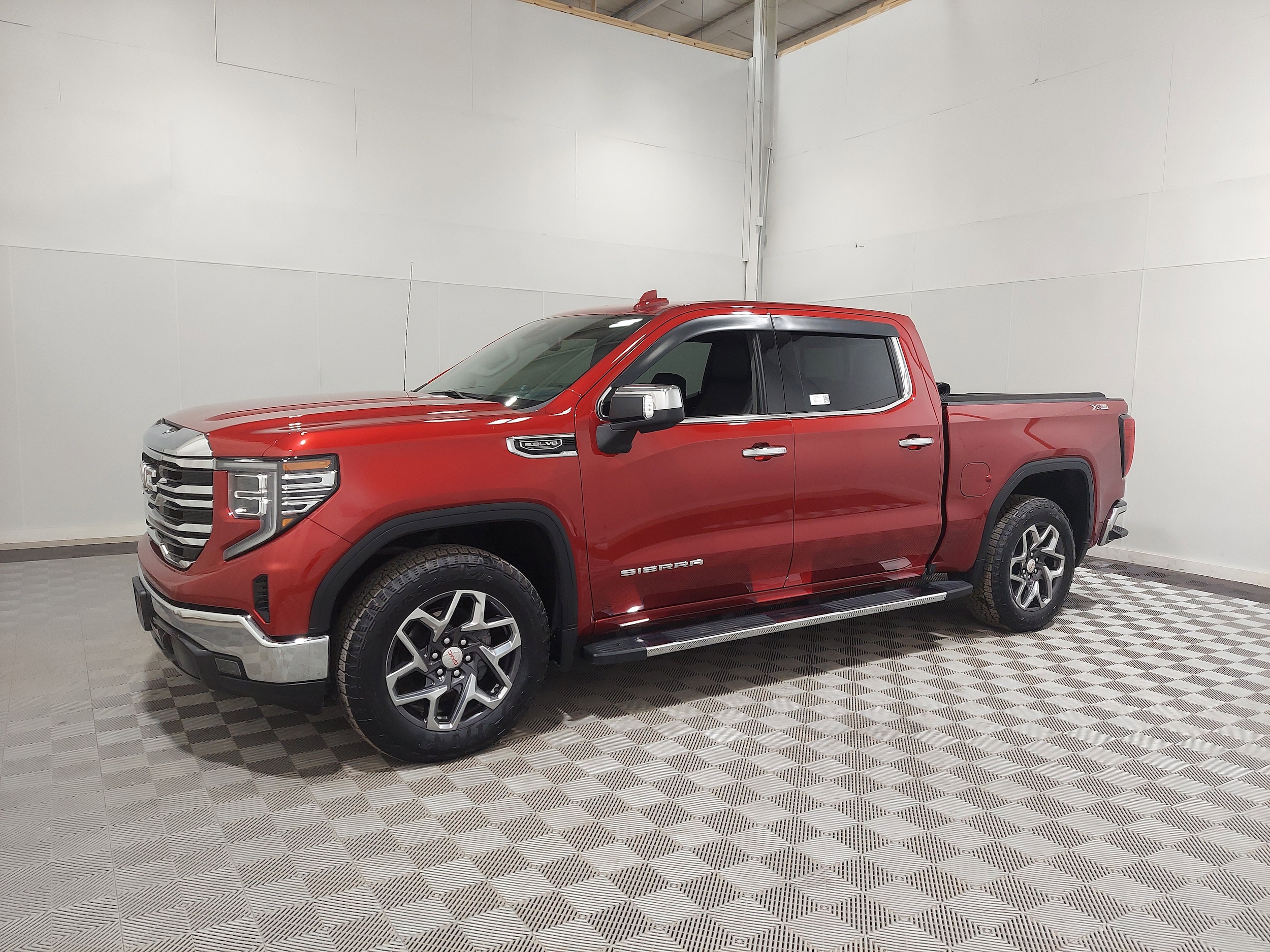 2024 GMC Sierra 1500 SLT's photo