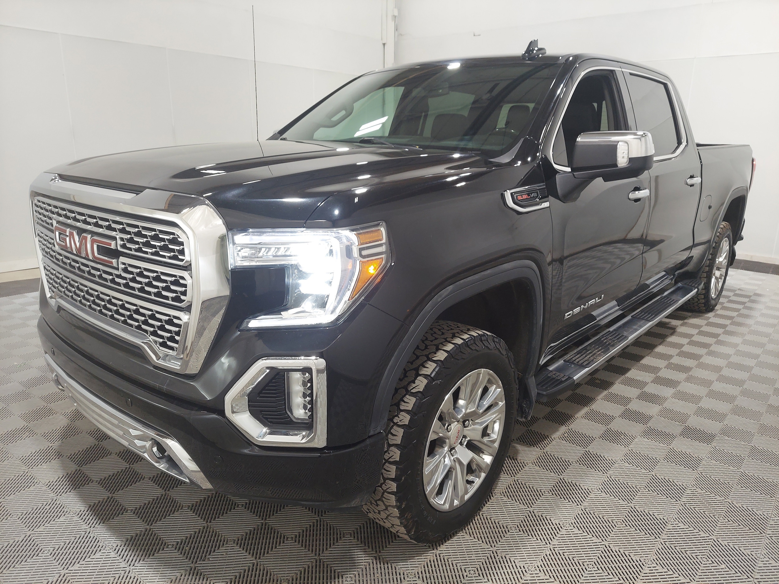 2019 GMC Sierra Denali 4x4 Crew Cab Short Box's photo