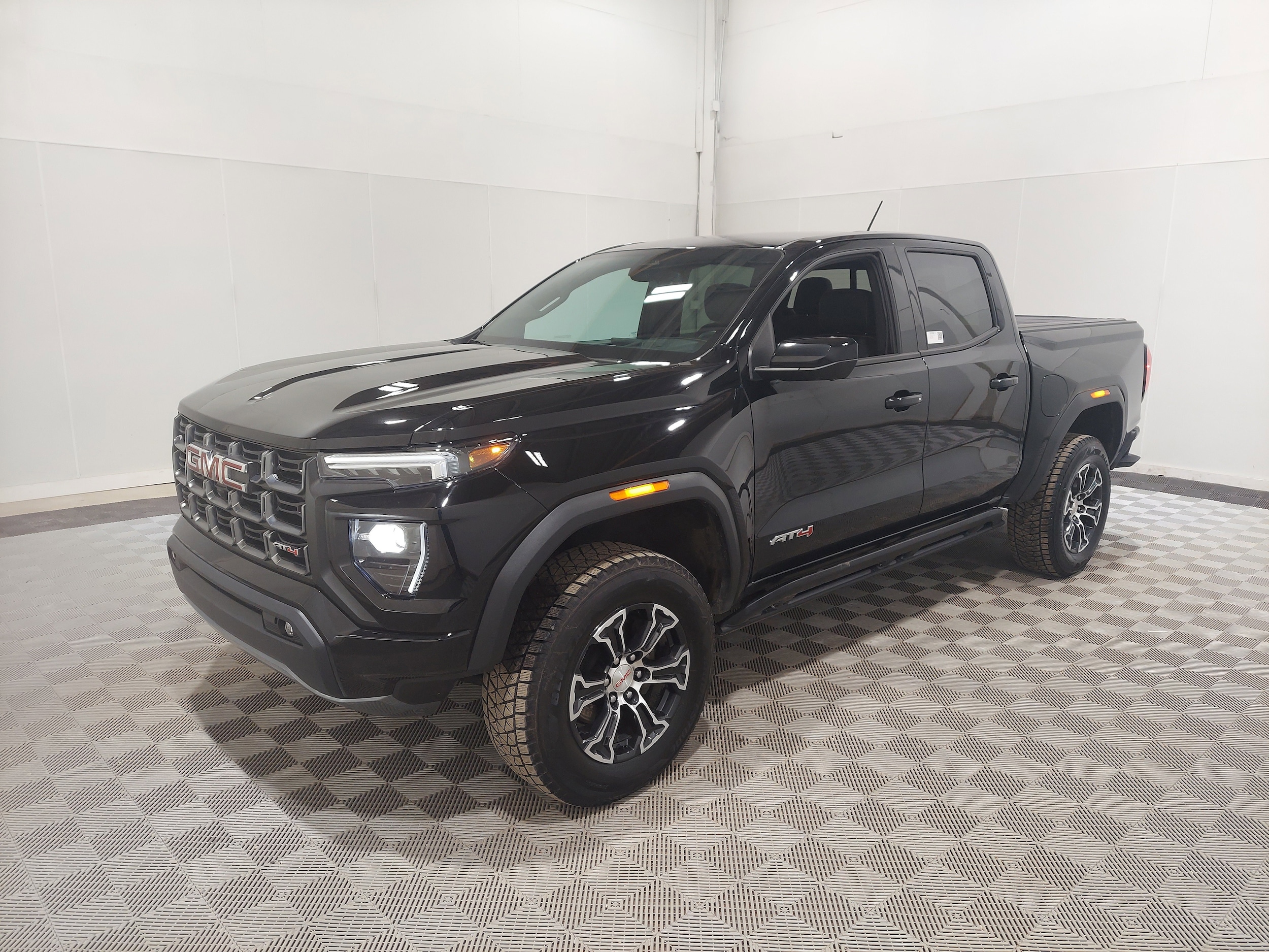 2024 GMC Canyon AT4 4WD Crew Cab Short Box's photo