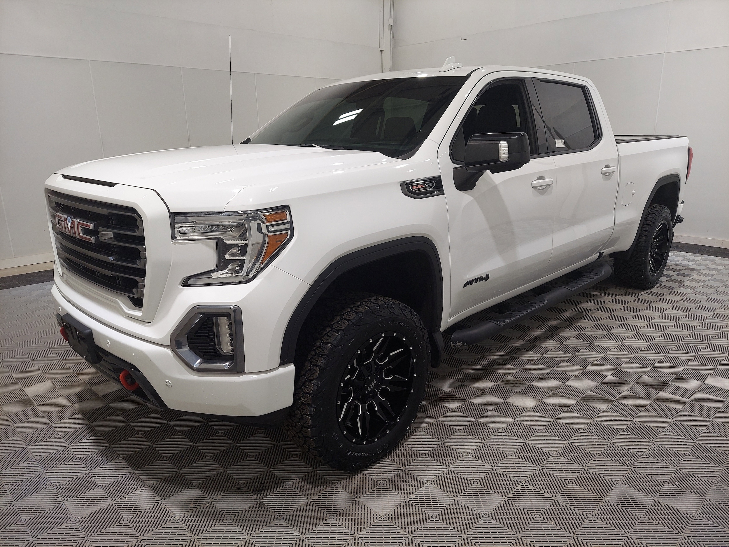 2019 GMC Sierra AT4 4x4 Crew Cab Short Box's photo