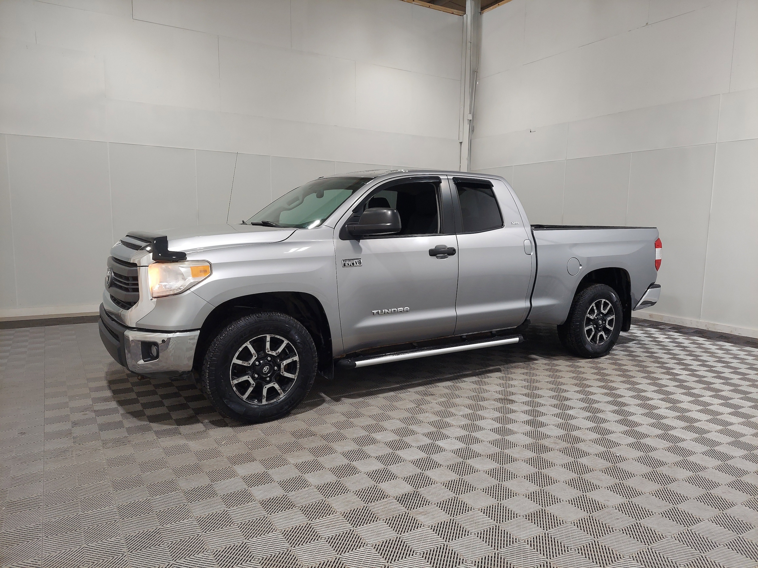 2015 Toyota Tundra SR's photo