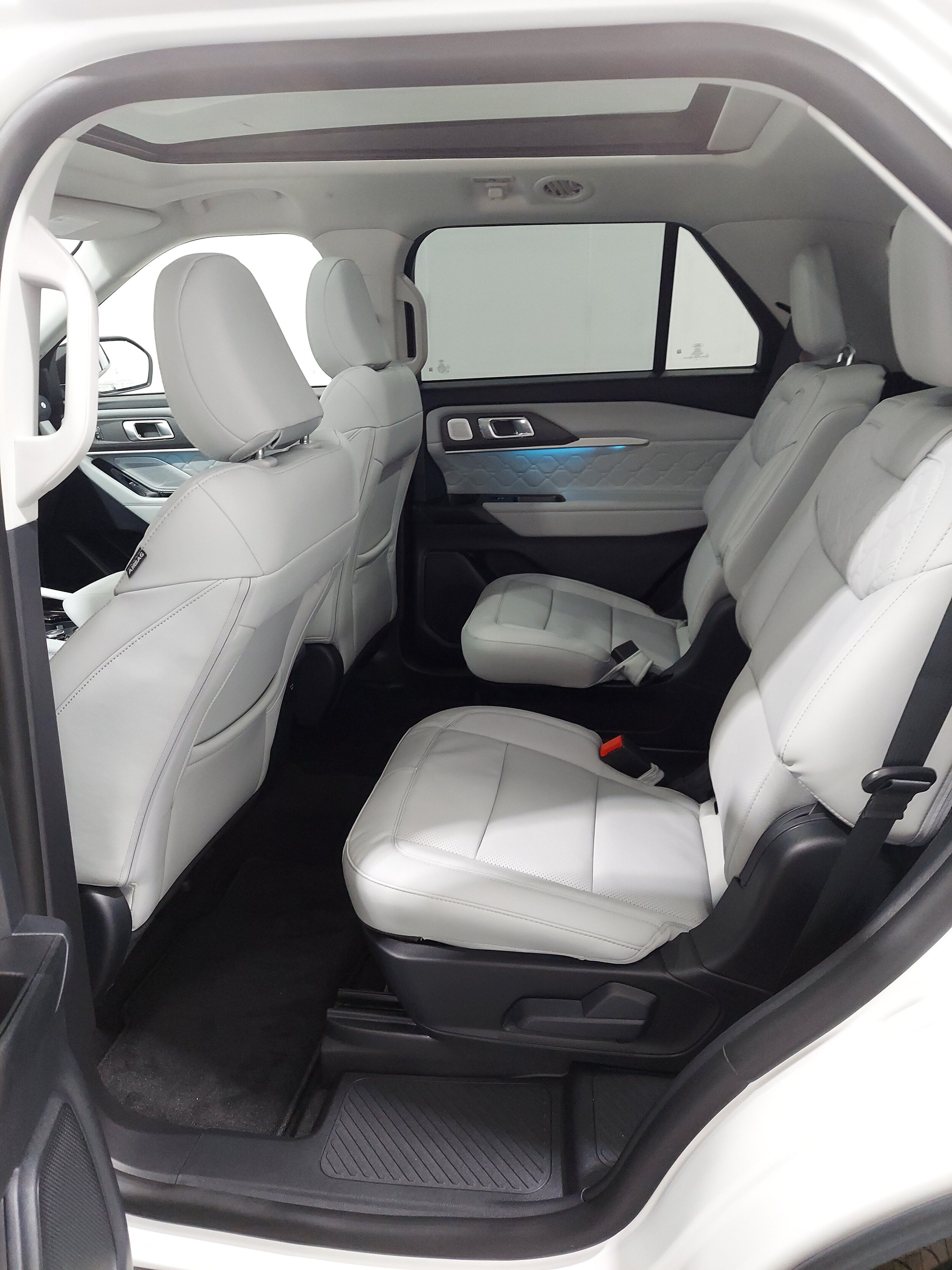 2026 Ford Explorer Platinum - Photo 15