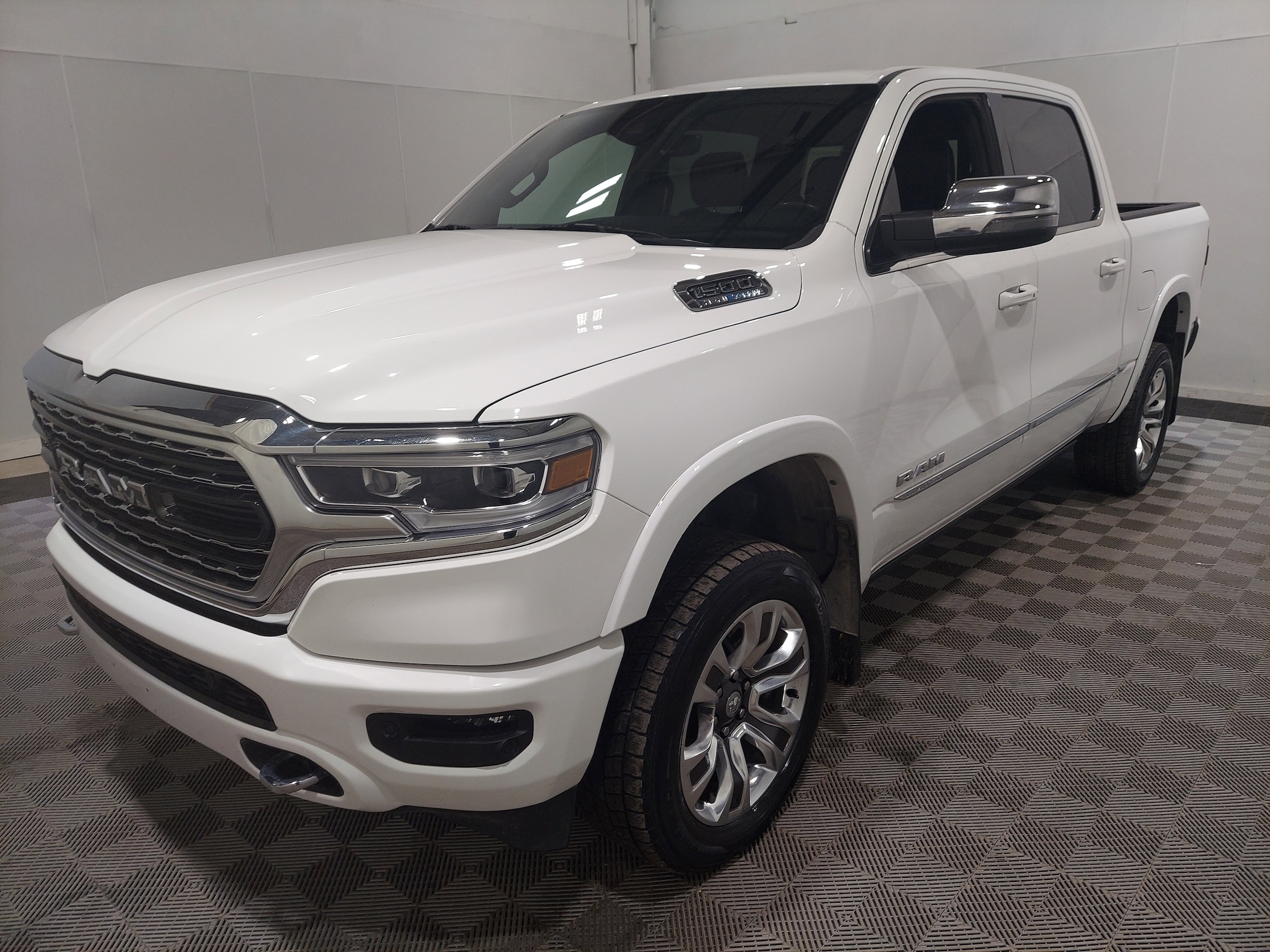 2023 RAM 1500 Limited Crew Cab 4x4 5'7" Box's photo