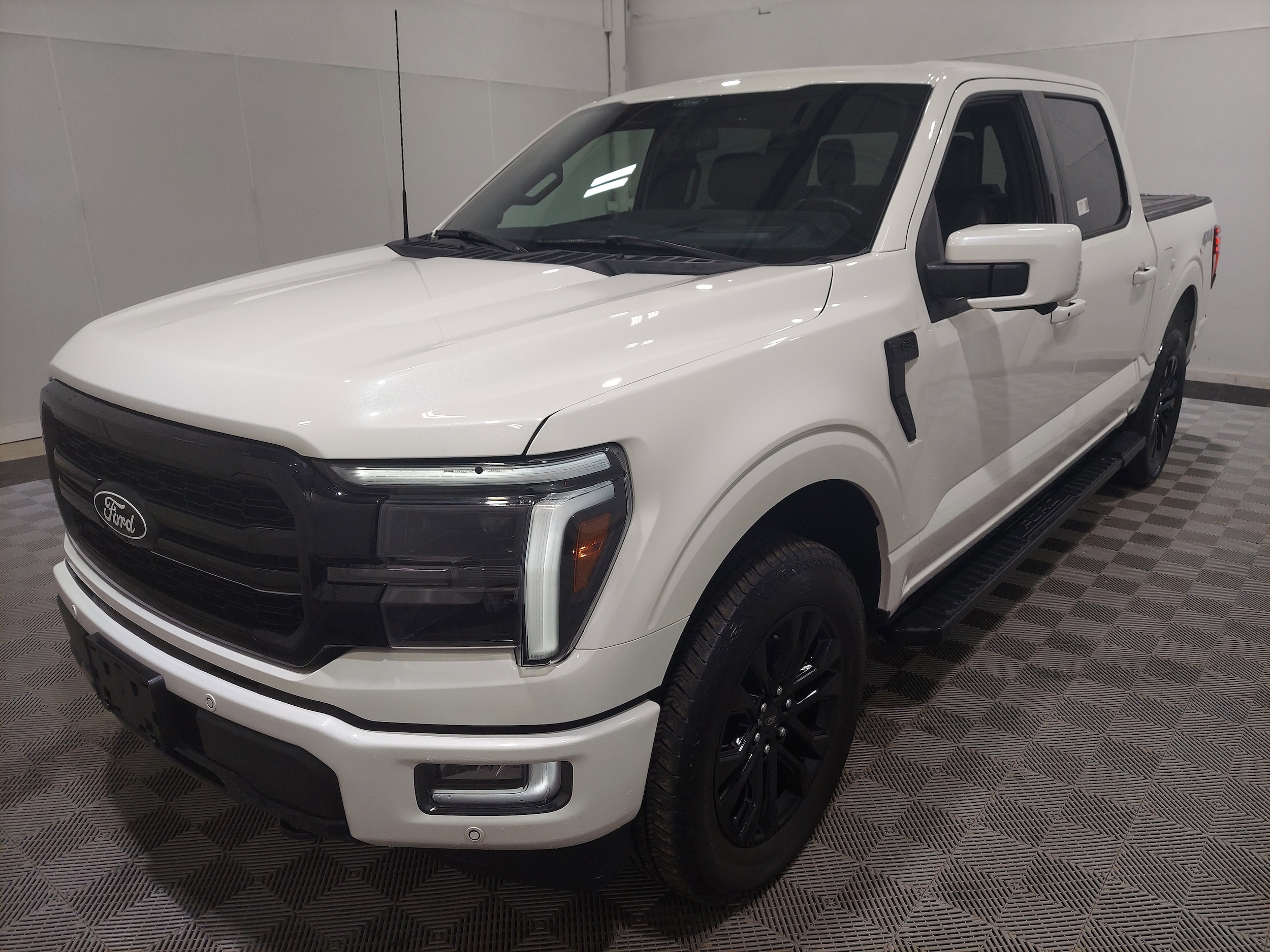 2024 Ford F-150 Lariat 4x4 SuperCrew 145 in's photo