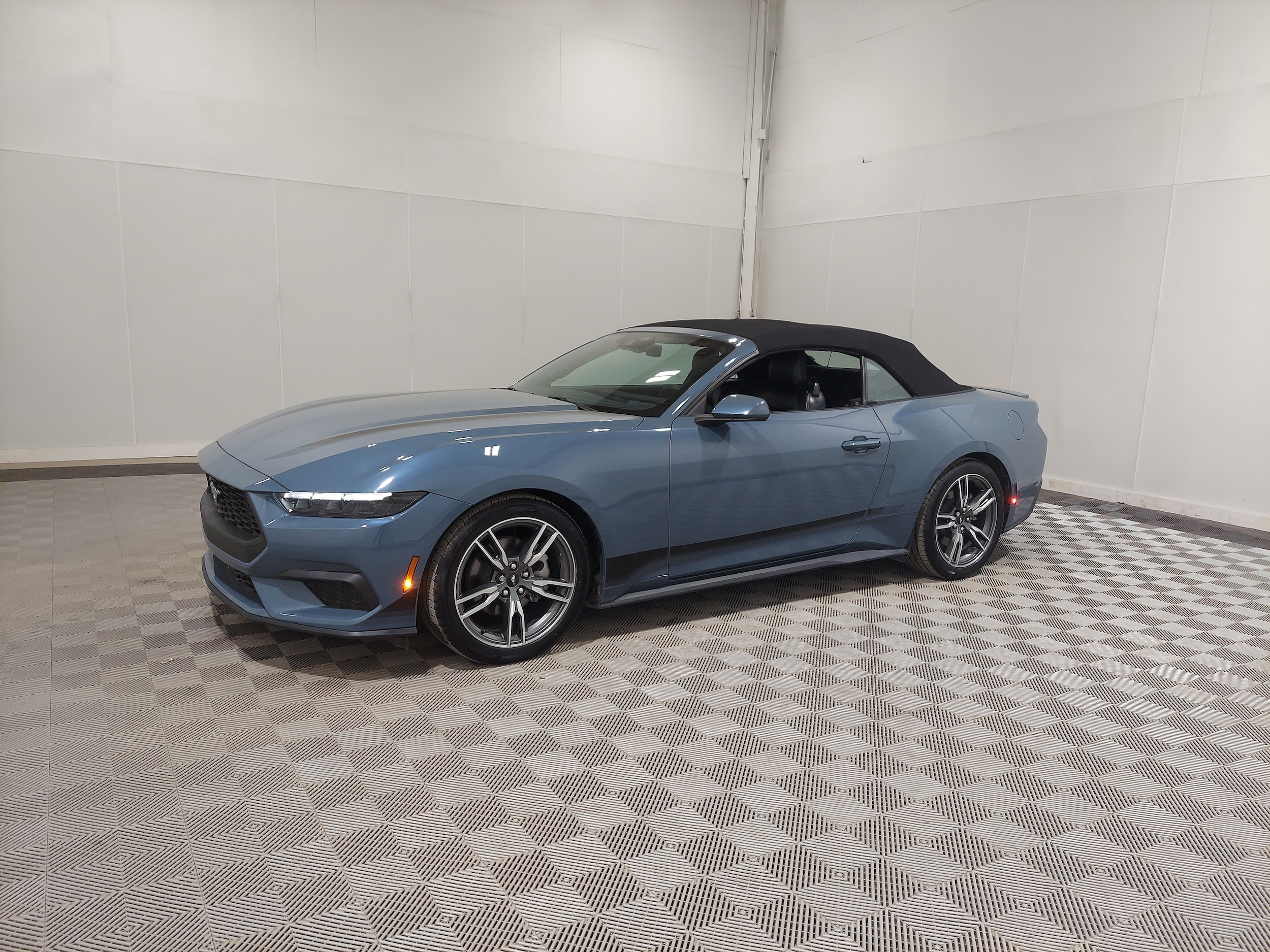 2025 Ford Mustang's photo